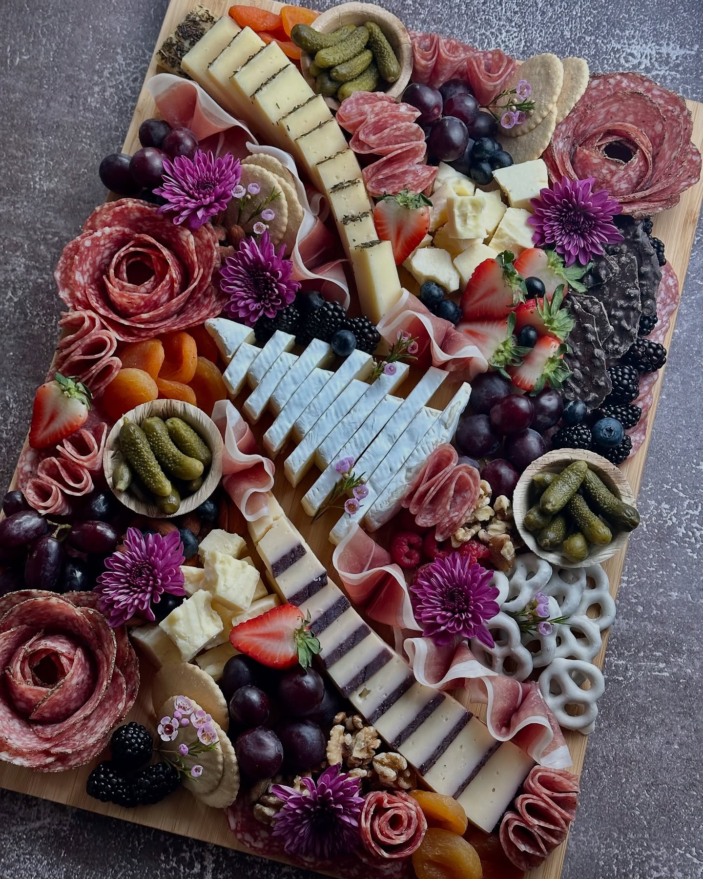 Happy Tuesday! Let this board be a reminder that life’s best moments are meant to be shared. ✨
#Charcuterie #CharcuterieBoard #Cheese #CheeseLover #CltEats #CharlotteEats #CltSmallBusiness #FoodArt #CltFoodie #CharlotteBusiness #CharcuterieArt #SupportLocalClt #CltEvents #CltFoodie #Snack #QueenCityEats