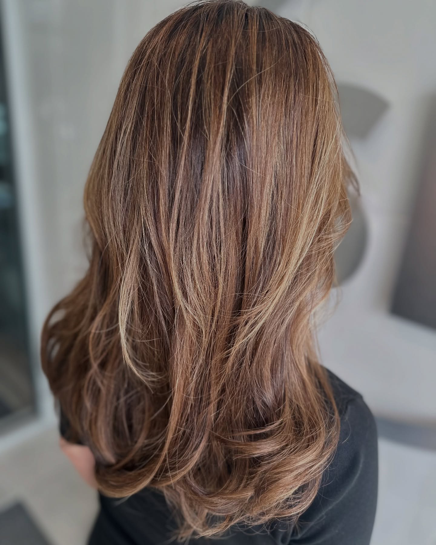 Rich, dimensional, and seamlessly blended ✨ A 6N base with caramel babylights for that soft glow, plus 14” hand-tied extensions for the perfect touch of length and fullness. Effortless beauty with O&M color magic! ✨
#HairAlchemy #HandTiedExtensions #RaleighSalon”
#RaleighSalon #RaleighHairstylist #RaleighHair #RaleighBalayage #RaleighExtensions #NCStylist #NCBalayage #HandTiedExtensions #BrunetteHair #DimensionalBrunette #HealthyHair #SalonLoftsRaleigh #EnchantmentHaircraft #HairGoals #ModernHair #LowMaintenanceColor #HairInspo #WakeForestHair #NCBalayageSpecialist #NCBeauty #originalandmineral #O&M