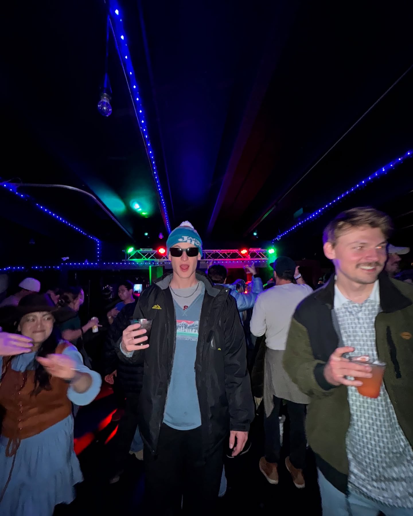 Powder by day, shades by night 😎❄️
.
.
.
#jacksonhole #jacksonholewyoming #jackson #wyoming #snowboarding #snowboard #powder #snow #jacksonholemountainresort #upsidedown #rose #shades #sunglasses #fun #edm #edmlifestyle