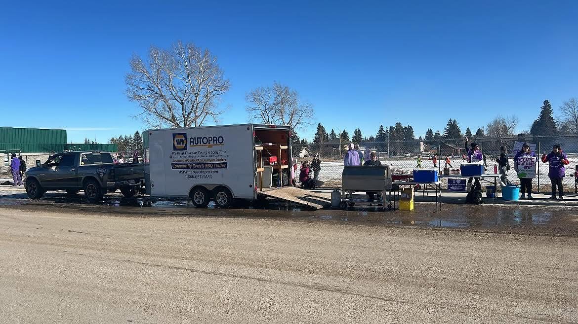 Diamond Valley Autopro with support from Country Food Mart AG Foods
We are feeding the striking @CUPE local 5040 workers