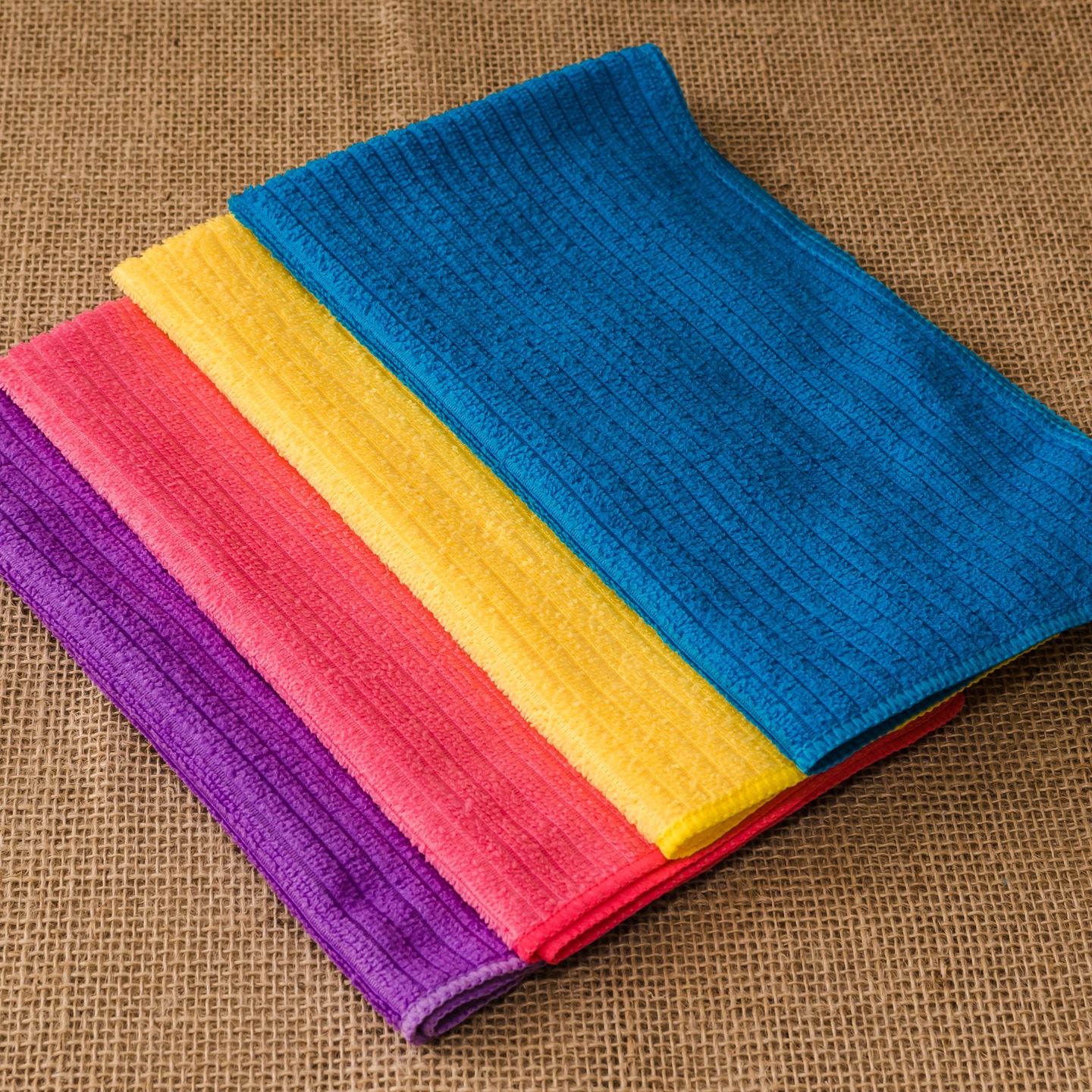 As microfibras são a febre do momento.
Devido sua versatilidade.
Disponível nos tamanhos:
30x30/ 40x40/ 30x50/ 40x60/ 50x70 e 60x80🔥