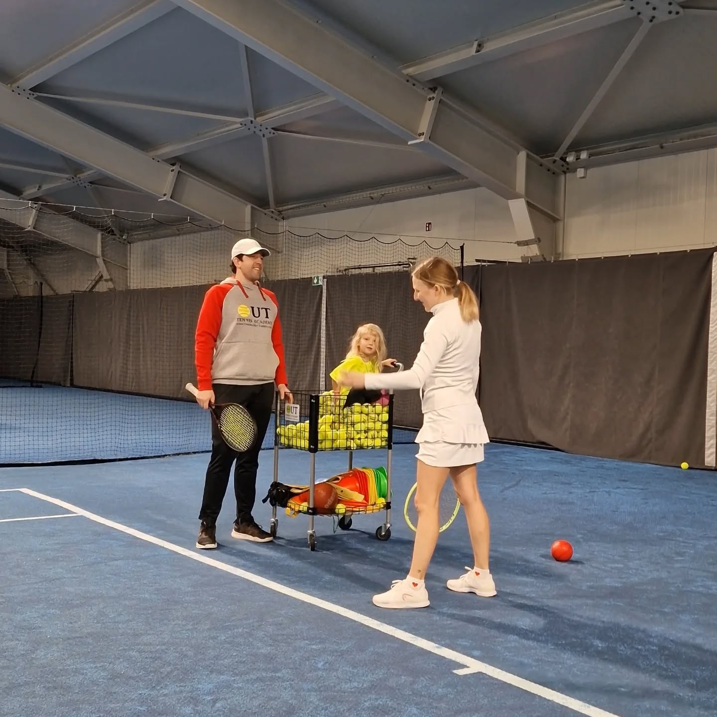 🎾 Tennis is for everyone – and every generation! 💛
Head Coach Georgi guiding a player through the perfect serve, while her little daughter happily joins in, handing over the tennis balls from the basket. Moments like these make training even more special – learning, improving, and sharing the love for the game as a family!
Tennis isn’t just a sport, it’s an experience to enjoy together. Ready to start your journey? Join us on the court! 🎾✨
#TennisFamily #CoachGeorgi #LearnToServe #TennisMoments #TennisAcademy #ZurichTennis #TennisZurich #SportsForAll #tenniszürich