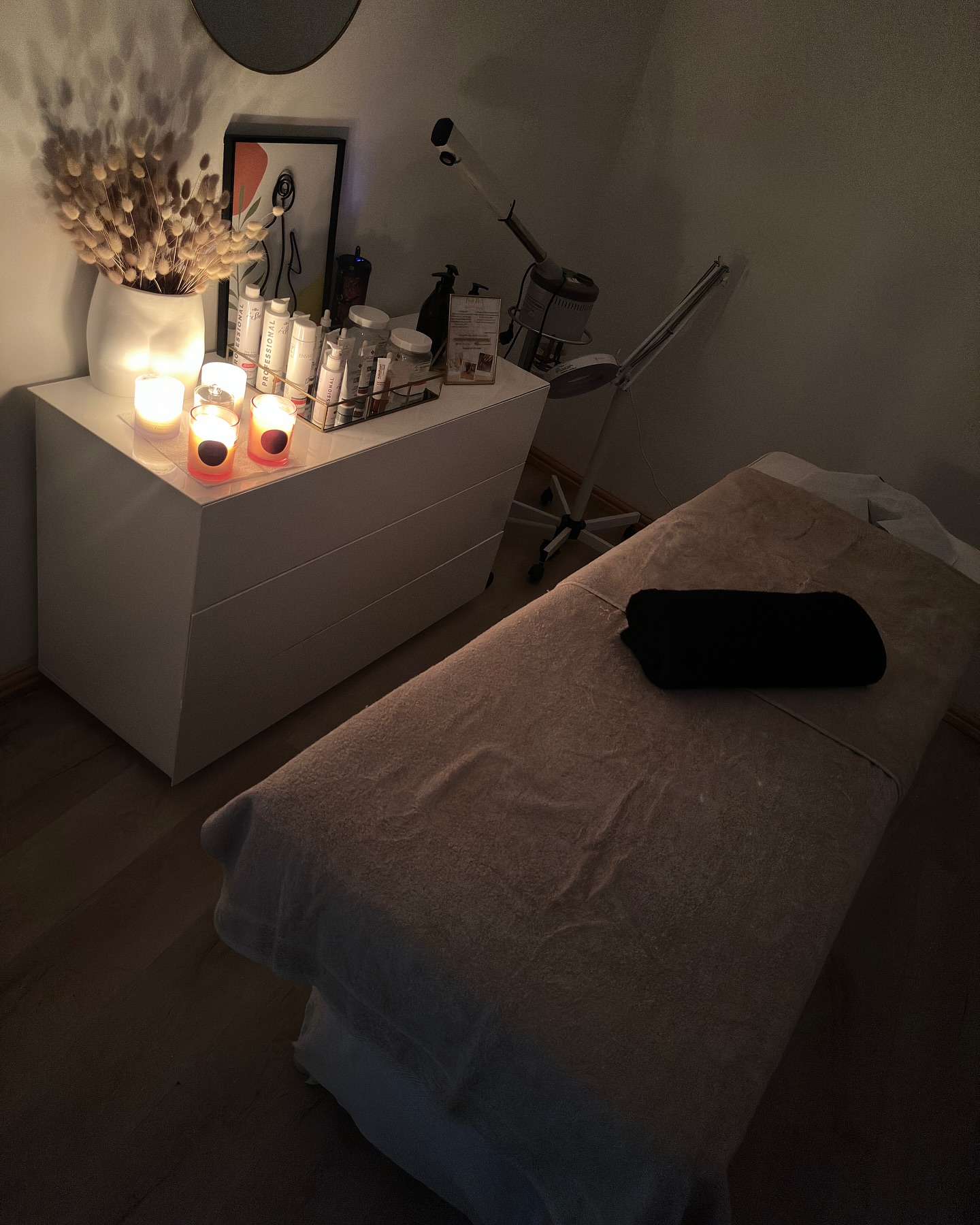 Reviews says it all 💁♀️ what more is needed after a long day .💆🏻♀️
Enjoy a relaxing massage with our skilled beauty therapist Florence catering to your every need .
Special on our Full body massage for R450 .
-
-
-
-
#nails #trendynails #goshnails #goshnailstellies #beautytherapist #capetownsalon