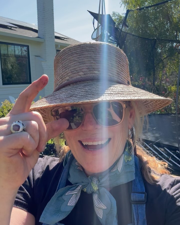 We just finished planting a spring garden for our clients in Mill Valley & we wanted to show what we can plant in two smaller raised beds in this cute front yard garden!
We use organic, intensive planting methods in our raised bed gardens and use permaculture principles in growing food. If you have questions or want to learn more send us a DM!
Thanks for watching and for supporting our organic growing community services….