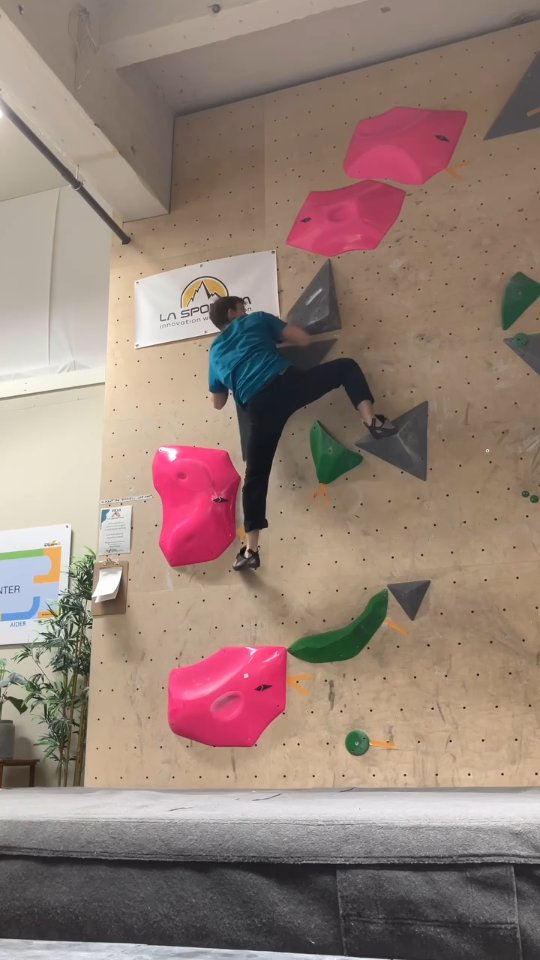 🚨🚨Betaspoiler🚨🚨 på ukas UKAS! 🤩nn@patandlarsen
#repost @mossklatresenter
-
-
-
-
-
-
-
-
#arctic_grips #norway #climbinggym #climbingholds #climbingwall #buldring #openingday #routesetter #bouldering #indoorbouldering #climbing #climbhard #training #climberlife #girlswhoclimb #climbinglovers #rockclimbing #climb #klettern #picoftheday #photooftheday #nordicdesign #dualtexture #products