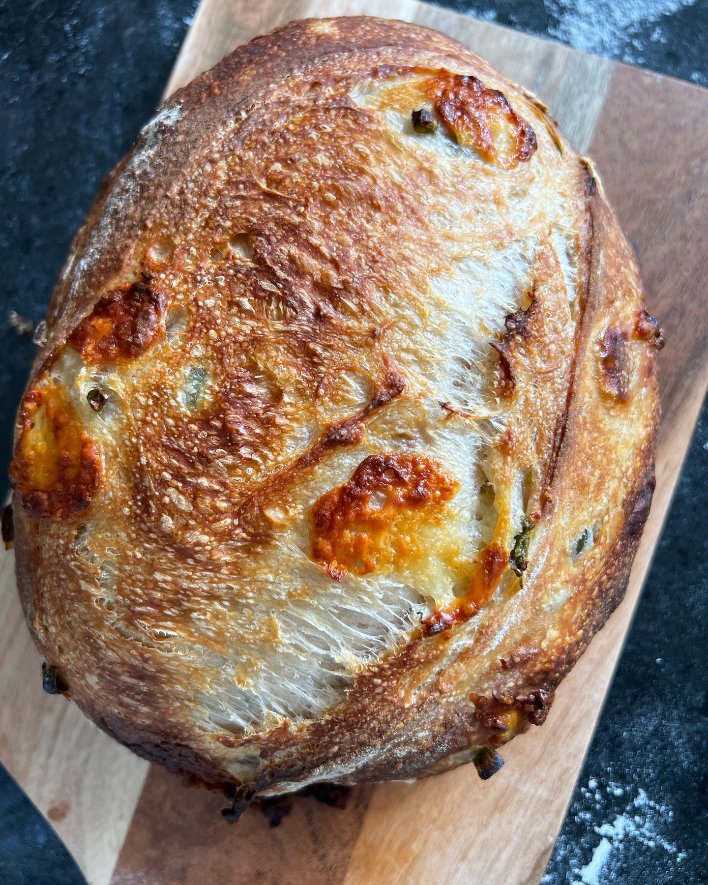 Some more JalapeƱo cheddar shots for the feed.
#sourdoughbread #bread #sourdough #jalapenocheddar #chillicheesebread