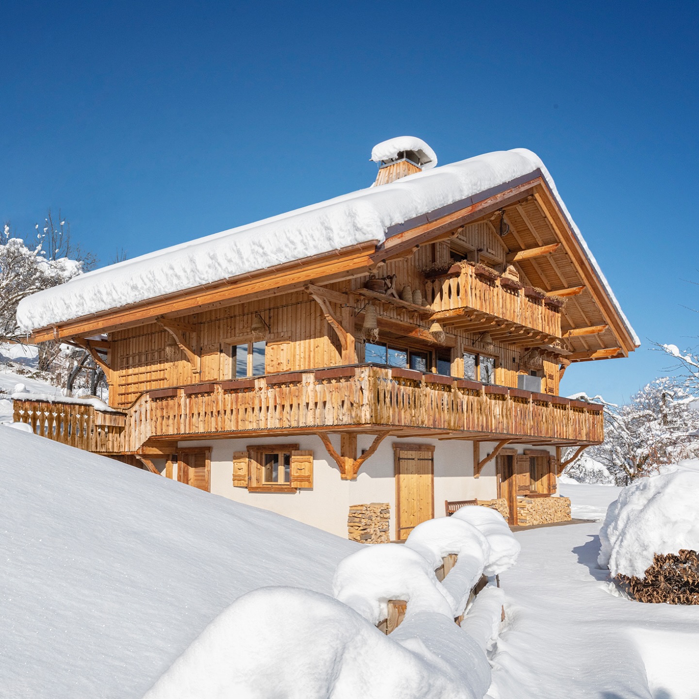 Il est encore temps de profiter du magnifique Chalet & Spa Les Cerises !
@chaletlescerises
Situé à Cordon, le fameux balcon du Mont-Blanc, ce chalet offre une vue imprenable sur les sommets enneigés et une ambiance chaleureuse pour une escapade inoubliable.
Ceux qui cherchent à se ressourcer en pleine nature peuvent encore réserver et vivre une expérience unique au cœur des montagnes.
#ChaletLesCerises #Cordon #BalconDuMontBlanc #EscapadeMontagnarde #Hiver2025 #chalet #montagne #luxurychalet