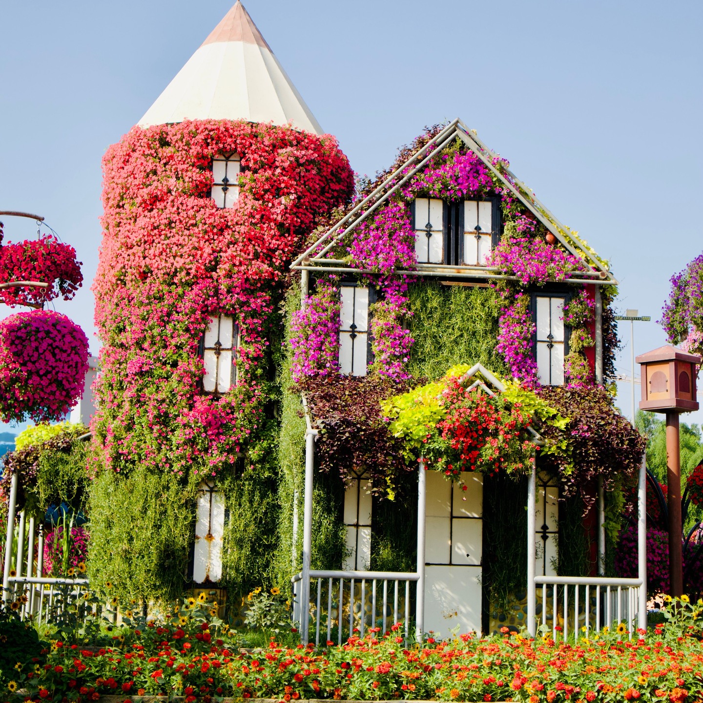 When a forest nymph resides in a human house it will naturally begin to grow flowers and vines. Lovely, isn't it?