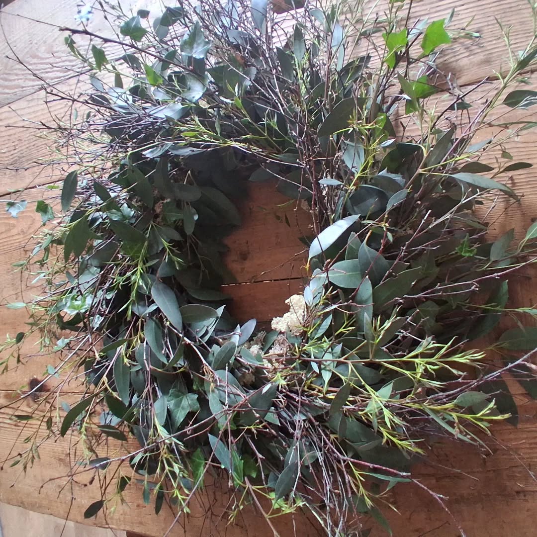 Dabbled
.
.
.
.
.
Needed to top my eucalyptus tree, and thanks to all of the storms, my silver birch left me loads of twigs.
.
.
.
.
.
.
.
.
.
#springsunshine
#springforward
#springwreath
#love
#nature
#style