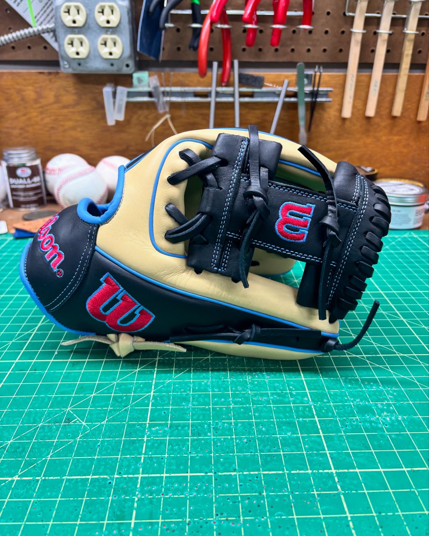 Picked up this 2025 A1000 after seeing a review about how Wilson has taken the quality up a notch. It doesn’t disappoint. Very nice glove, quality leather. Almost A2000 level. Not a bad pickup. I do like the Carolina Blue lace swap.