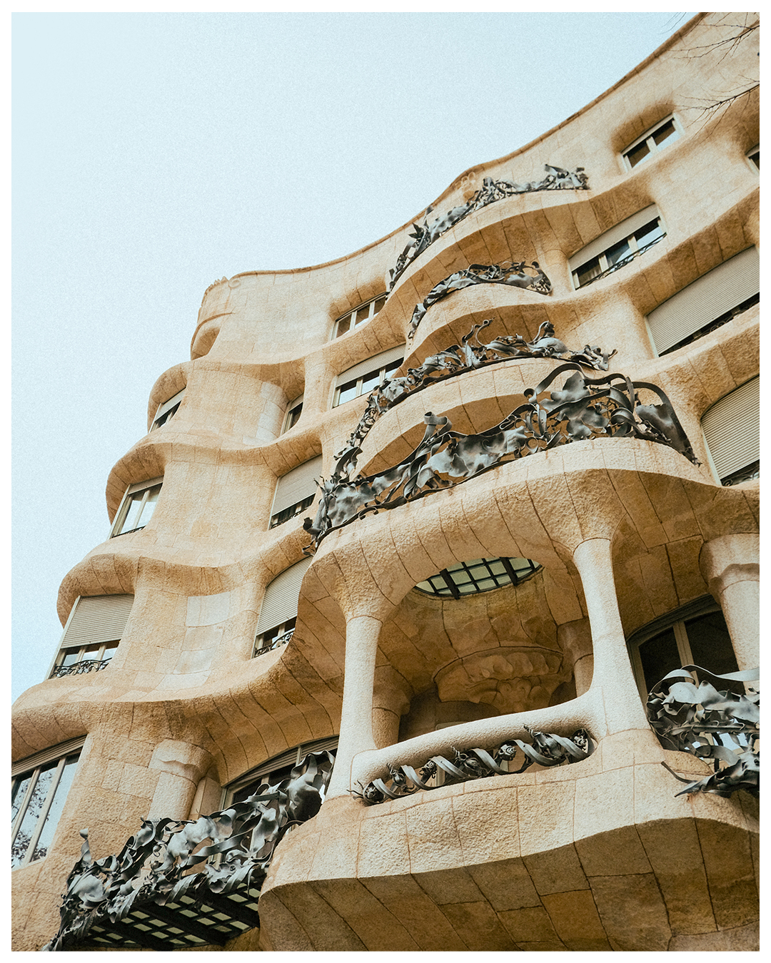 La Pedrera - Casa Milà 🇪🇸
#Fujifilmxt30ii #Fujifilm #FilmPhotographer #TorontoFilmPhotographers #TorontoFilmPhotography #PhotoOfTheDay #PhotographyDaily #fujifeed #myfujifilm #Spain🇪🇸 #Barcelona