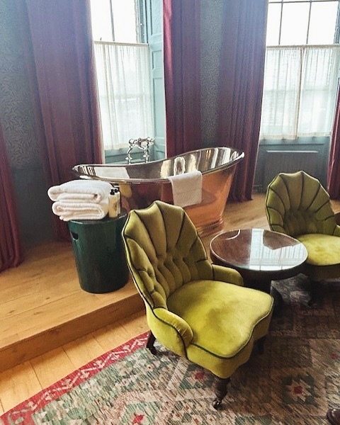 Fantastic joining the FamtasticRocks lunch last week – first time attending and will definitely be returning.
Thank you for the wonderful hospitality and lovely to catch up with such a lovely bunch of industry colleagues.
The Mitre Hotel, part of the Signet Collection was such a delight to visit, great option to consider for events – loved the style and design, and the food was rather delicious too!
.
.
.
#limebluesolutions #travel #hotels #events #design #venue #live #virtual #production #av #incentives #rewards #client #sitevisit #uk #teammeeting #successful #LuxuryHotelsUK #venuefinding #eventprofessionals #eventprofsuk #berkshire #cookham #creativesolutions #eventstyling #lifestyle