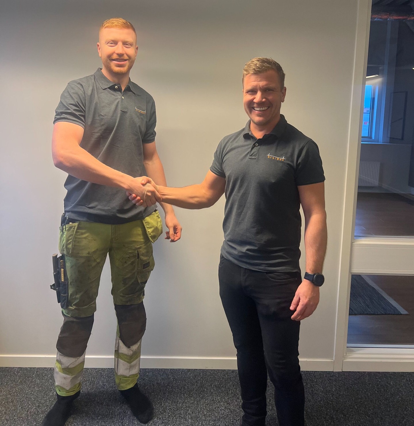 God morgon! ☕🌟
Idag tar vi ett stort kliv framåt – tillsammans med vår Anton lanserar vi BroLänk Syd med säte i Malmö! 🚀
Vi ser en enorm potential i södra Sverige och är redo att stärka infrastrukturen med vår expertis. Här börjar en ny era inom broförbindelser! 💪🌉
Häng med på våran resa! #BroLänkSyd #NyaMöjligheter #StarkareFörbindelser