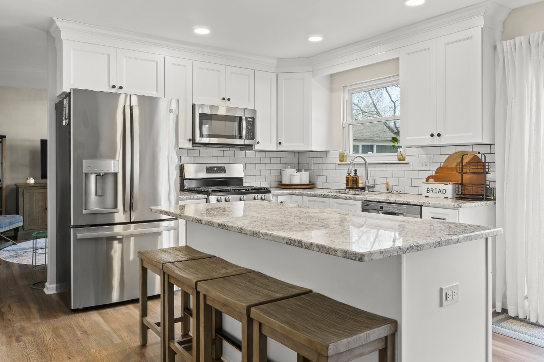 Capturing the perfect kitchen takes more than just a camera! We find the right angles, and highlight the design, bringing the space to life. 📸
.
.
.
#realestatephotography #realestate #njrealestate #njrealestatephotographer #njrealtor #njrealestateagent #southjersey #southjerseyrealestate #southjerseyphotographer #southjerseyhomes #southjerseyrealtor #realestatenj #realestatephotographer #realestatephoto #realestatephotos #realestatenewjersey #realestate