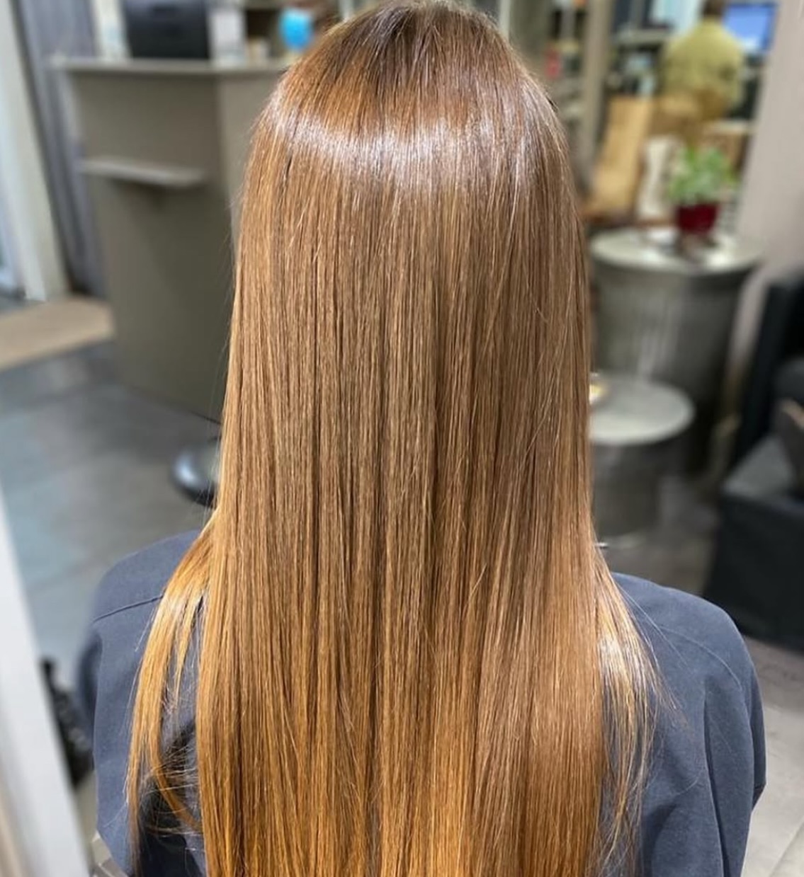 🌟Des cheveux en bonne santé commencent par des soins naturels et nourrissants🌟 Rendez-Vous vous au salon pour un diagnostic complet et un moment de soins profonds adaptés pour vos besoins!
#coiffeur #coiffures #haircare #haurroutine #slick #paris #parishair #parisfrance #pariscoiffeur #balayage