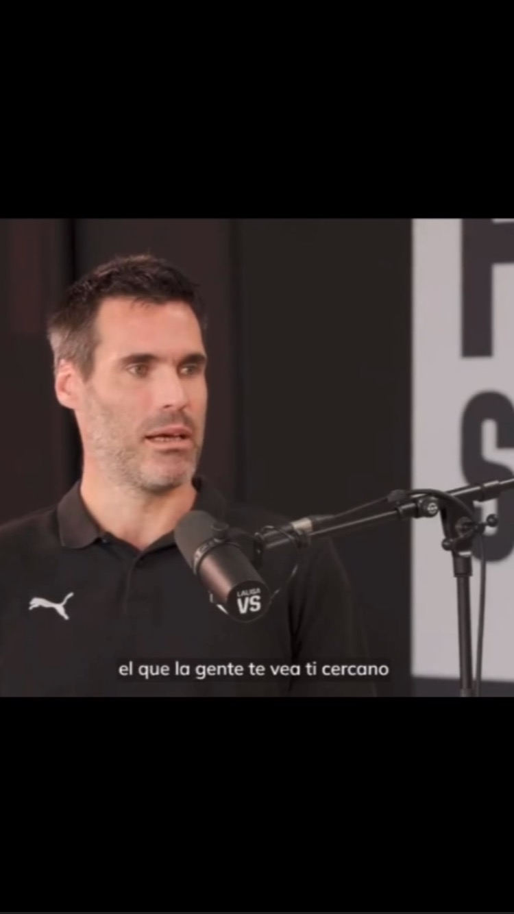 Fernando San Emeterio y Miguel Ángel Sánchez Muñoz, conocido como Michel tienen una muy interesante charla sobre el deporte.
enlace ha vídeo completo: https://elpais.com/deportes/branded/la-fuerza-de-nuestro-futbol/laliga-vs/2024-12-17/hay-canticos-que-hacen-un-flaco-favor-al-deporte-demasiado-odio-y-rivalidad-mal-entendida.html?autoplay=1
vídeo: el País, proyecto de La Liga VS
#psicología #deporte #deportistas #psicologíadeportiva #psicologíadeldeporte #rendimineto #atención #saludmental #mente #online #presencial #psicólogo #psicólogosanitario #psicólogodeportivo #gestiónemocional #girona #saneme #michel #padres #entorno #baloncesto #basquet #elite #futbol
