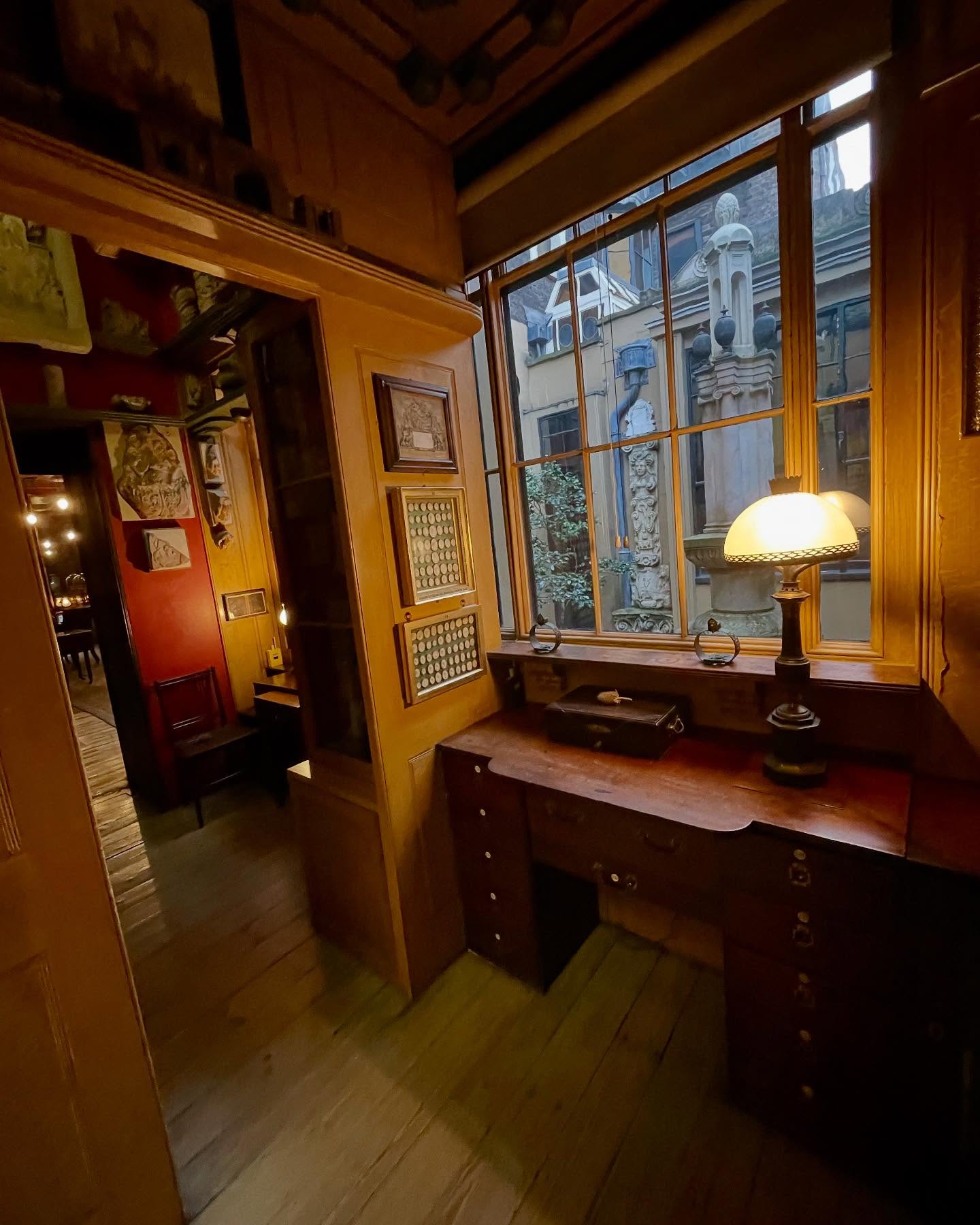 Spot the difference…
Sir John Soane’s house in Lincoln’s Inn Fields and a stunning deVOL kitchen.
(Swipe left and you’ll see what I mean ⬅️)
A long overdue visit to Sir John Soane’s Museum today. So many designers cite this stunning house as their inspiration. And now I can see why.
The home of the legendary London architect has been preserved exactly as it was when he died in 1837. His use of colour and layers of texture is extraordinary.
Completely mind boggling to think this space was created nearly 200 years ago!
📸 @devolkitchens
@soanemuseum
***************************
Bringing a journalist’s eye for detail, nuance and story to copywriting projects for clients in the property and interiors sector.
↠ Website copy
↠ Blog writing
↠ Case studies
↠ Editorial articles
↠ Property brochure copy
↠ Social media posts
↠ Product descriptions
#copywriter
#interiorscopywriter
#propertycopywriter
#contentmarketing
#freelancecopywriter
#interiorswriter
#propertywriter
#interiordesign
#luxuryinteriordesign
#interiors
#designinspo
#johnsoanemuseum
#devolkitchens