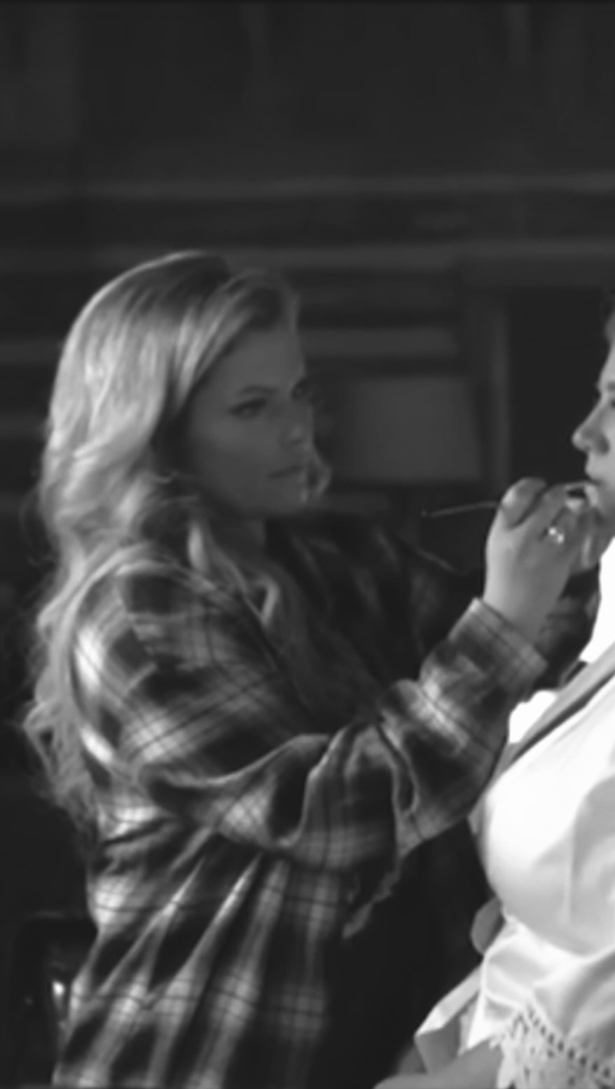 why do I always post similar glam!? say it with me, because THATS THE WAY I LIKE IT! I will always say right from the get-go, I want my brides to still look like them! Timeless, classic, soft makeup is my JAM ✨ and that might not be for everyone, and that’s okay!!!
photo credit in order:
@morganruthphotography
@emmatrevinophoto
@thelangco
@maddiepattonphoto
@courtneysinclairphoto
@amandadonahophotography
@sydneylaurenphotography
@aubreyandbrandon
@vanelkco
#indybrides #indianamakeupartist #indianapolismua #bridalmakeup #destinationwedding #midwestweddings