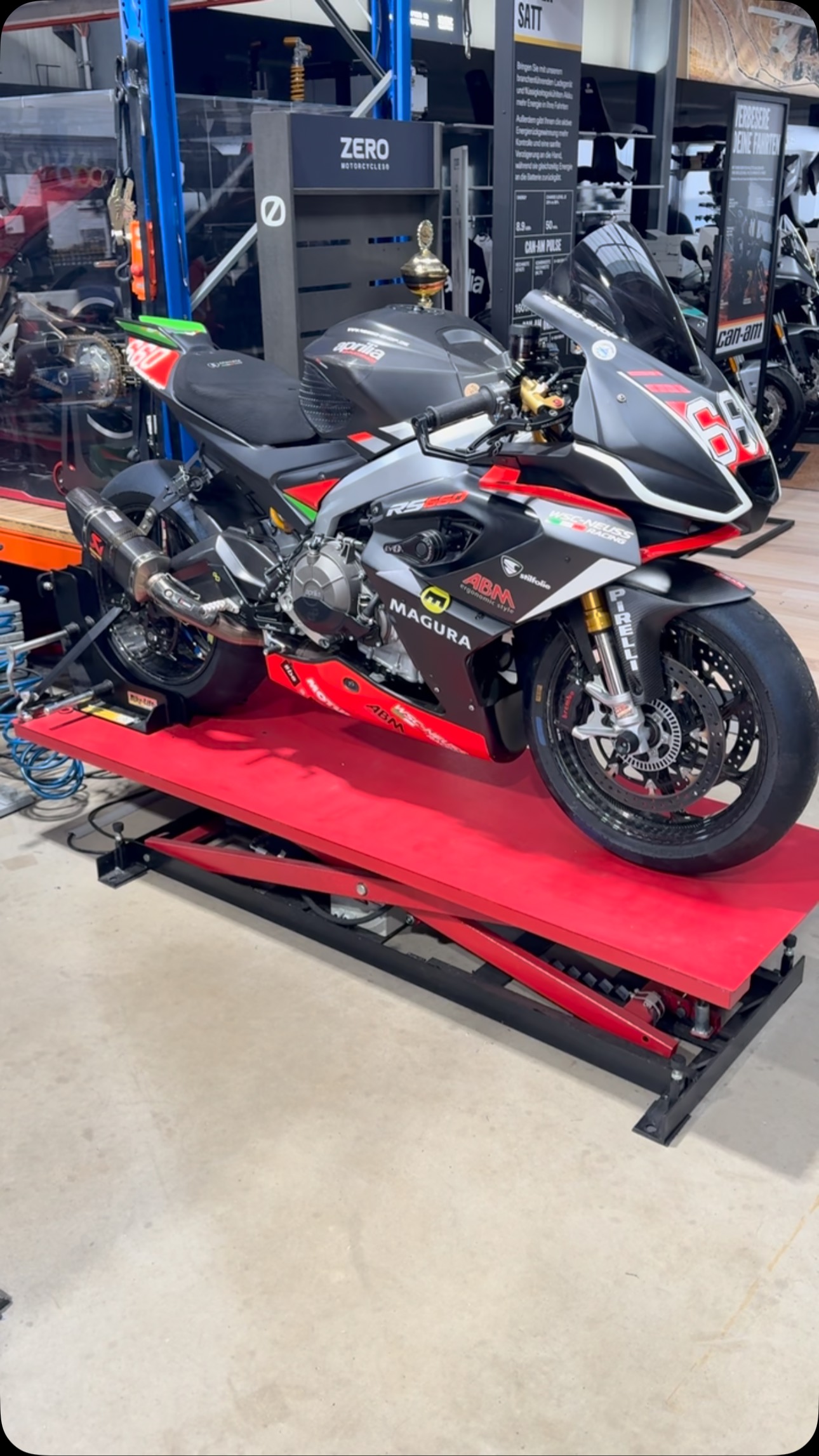 Und es geht los, der Umbau unserer Aprilia RS660 zum IDM Sportbike #wscneuss
#apriliaracing
#rs660shop
#aprilia
#felixkauertz37
#wsc_racingteam
#apriliars660
#idmsportbike
#abmfahrzeugtechnik
#lightech
#racefoxx
#rsv4shop
#rs660