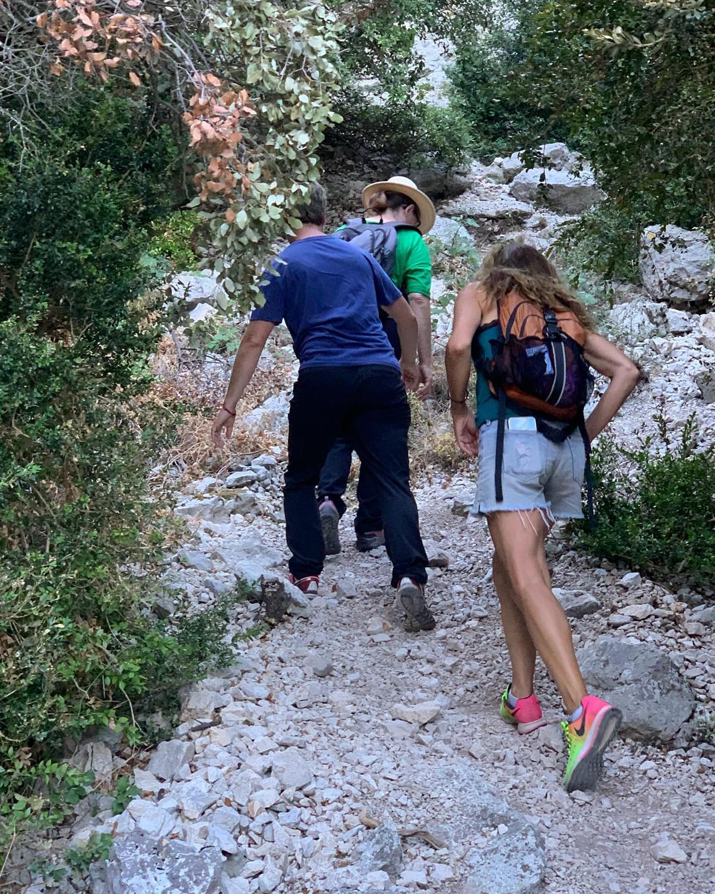 Hello hikers,
Sunday 2 March it would be super if you’d join us for a hike in the Gorge Du Badarel. Stunning views over the Luberon and Mont Ventoux, exciting passages and overhanging caves and weaving passes are all abundant.
11.00 kick off from Taillades mairie
7.5 kms
6/10
Some steep passages both up and down
You can opt for a one off hike or purchase a Hike Provence Pass www.hikeprovence.com
If you’d like to join us send me a message
Don’t forget your picnic
Charli
Come hike with us!
#hikeprovence #grouphike #远足 #provence #provenceguide #exploreprovence #hiking #hikingadventures #冒险 #ارتفاع #인상 #picnic #adventure