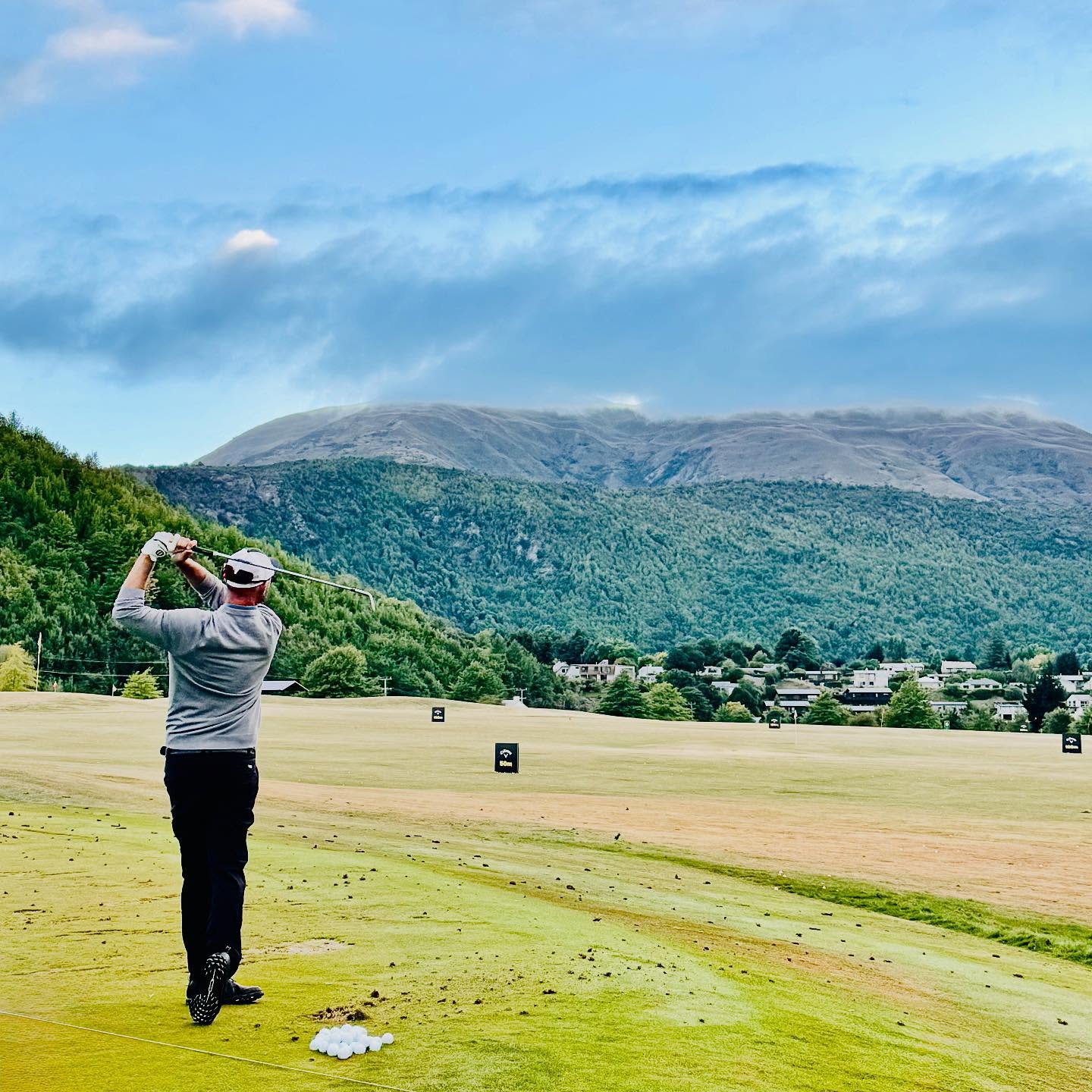 Starting the day with that fresh mountain air and a clear focus. Ready to take on the NZ Open @millbrookresort 🌄