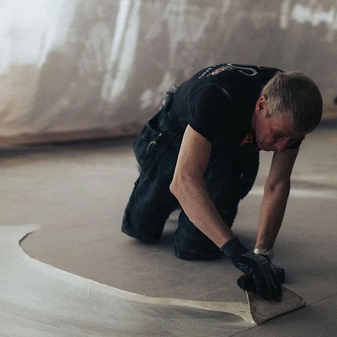 🏗️ Gulvet er grunnlaget for et godt lokale! 🏗️
Vi leverer og monterer gulv tilpasset din bransje – enten det er slitesterkt butikkgulv, eksklusiv parkett eller sklisikre løsninger for restauranter.
🔹 Stilrent design
🔹 Slitesterke materialer
🔹 Kvalitetsmessig utførelse
📩 Skal du pusse opp eller bygge nytt? Ta kontakt med oss!
#NewShop #Gulv #Interiørdesign #Kvalitet #ByggogInteriør