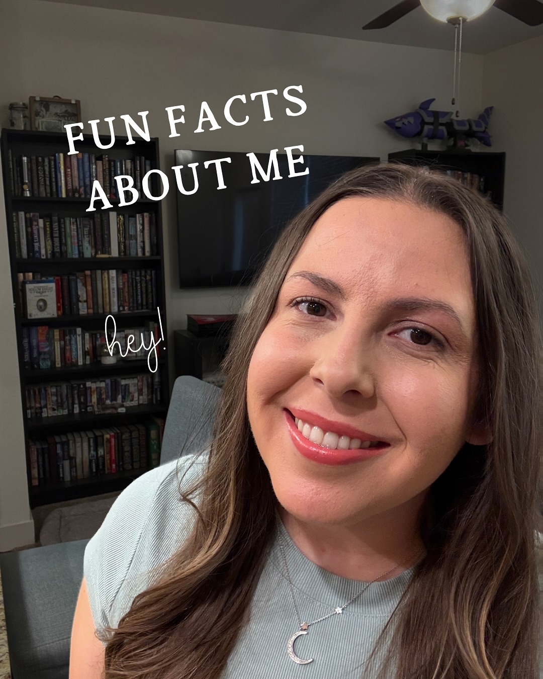 It me! Please enjoy these fun facts that I had to scrape my brain for, because for some reason it’s always hard to come up with interesting things about yourself when you’re actually trying.
#books #bookish #writerlife #writersofig #writingcommunity #fantasybooks #booklovers #authorlife #authorsofinstagram #bookstoread #bookstagram #bookishcommunity