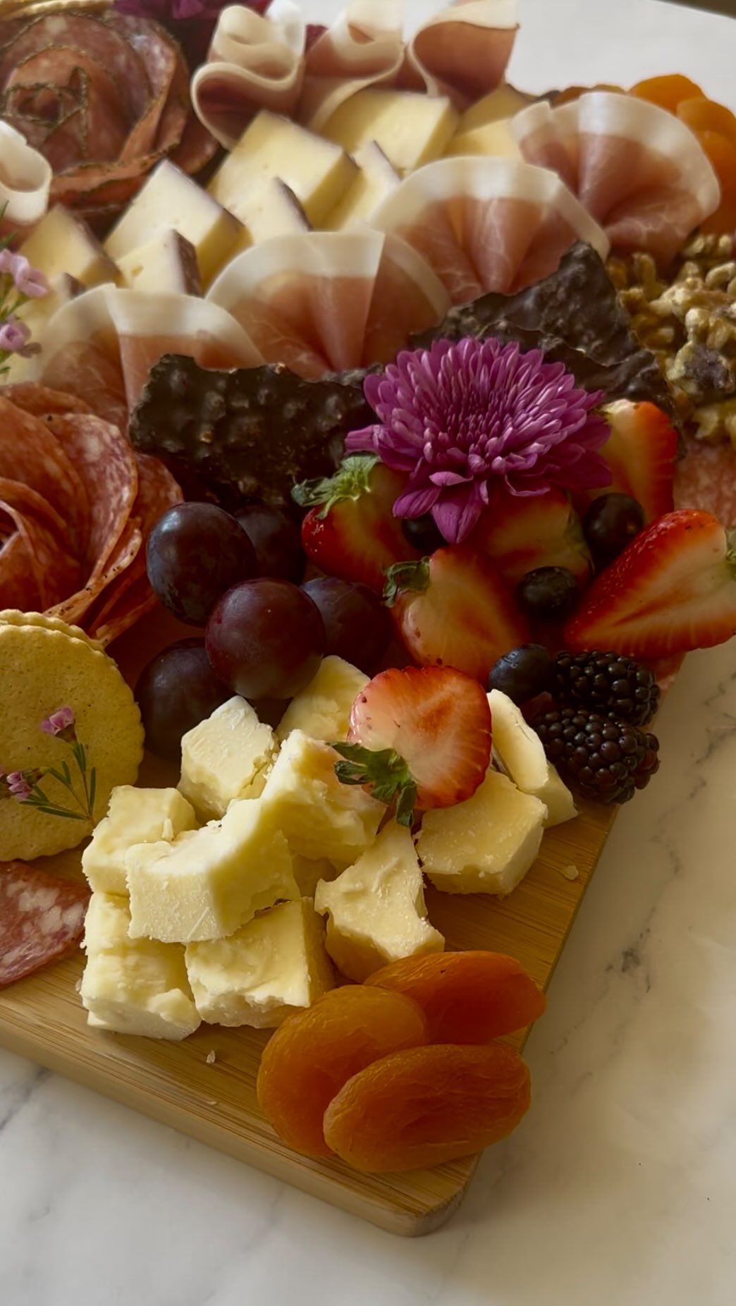 Want to see how we work our magic? Let's create this gorgeous large board together! 🧀🍇
What questions do you have about making charcuterie? Put them in the comments. ⬇️
#Charcuterie #CharcuterieBoard #Cheese #CheeseLover #CltEats #CharlotteEats #CltSmallBusiness #FoodArt #CltFoodie #CharlotteBusiness #CharcuterieArt #SupportLocalClt #CltEvents #CltFoodie #Snack #QueenCityEats