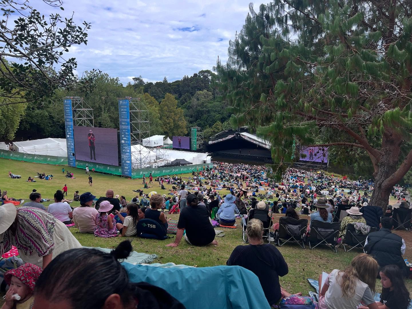 Tēnā koutou i tae “kia ora 👋🏽” mai ki tō mātou toa i te rangi tuarua 🤟🏼nei! ✨💚🩷❤️💛✨
Ngā kapa 🔥, Tamanuiterā 🥵, Ngā kai 🤤, Te Ngao😎🤙🏽
#teataarangi #tematatini #kāhuimaunga