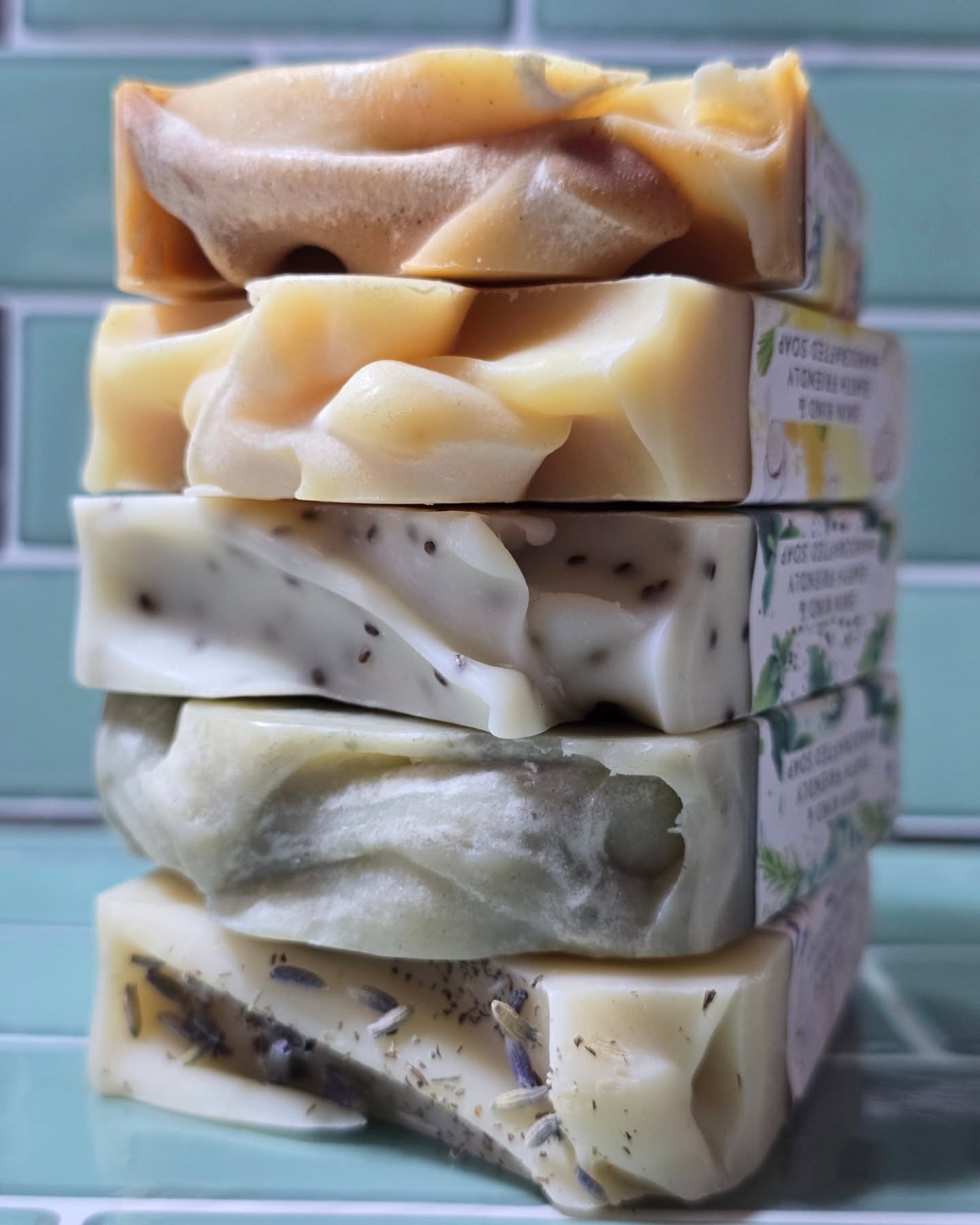 What’s your scent mood today? 🌿✨
💜 Comforting Lavender & Coconut Milk
💚 Refreshing Rosemary & Mint with Green Clay
🖤 Invigorating Peppermint with scrubby Poppy Seeds
💛 Zesty Lemongrass with Coconut Milk
🧡 Warm & earthy Lemon & Patchouli with Turmeric
There’s an essential oil scent for every moment. Which one would you pick? 💛🤍💚
.
.
.
.
.
.
.
#NaturalSoap #HandmadeSoap #ColdProcessSoap #EssentialOils #NaturalSkincare #VeganSkincare #EcoFriendlyBeauty #PalmOilFree #PlasticFreeBeauty
#SupportSmallBusiness #ArtisanSoap #HandmadeWithLove #ShopSmall #SmallBizUK #EcoFriendlyLiving #HandcraftedSkincare
#SelfCare #SkincareRoutine #SustainableLiving #TreatYourSkin #NatureInspired #WholesomeLiving
#LavenderSoap #CoconutMilkSoap #RosemaryMint #PeppermintSoap #LemongrassSoap #TurmericSoap #GreenClay #PatchouliLover