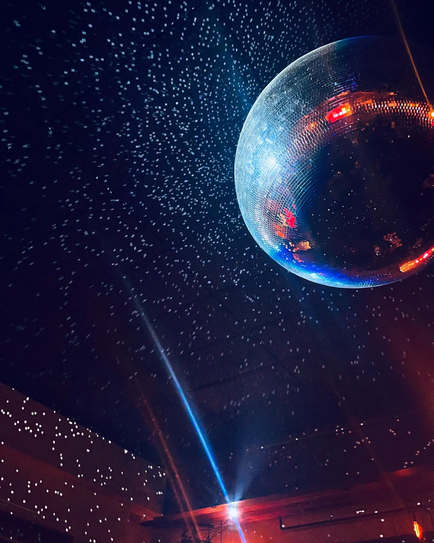 Life’s a disKo… the goal is to reflecKt your best self 🪩