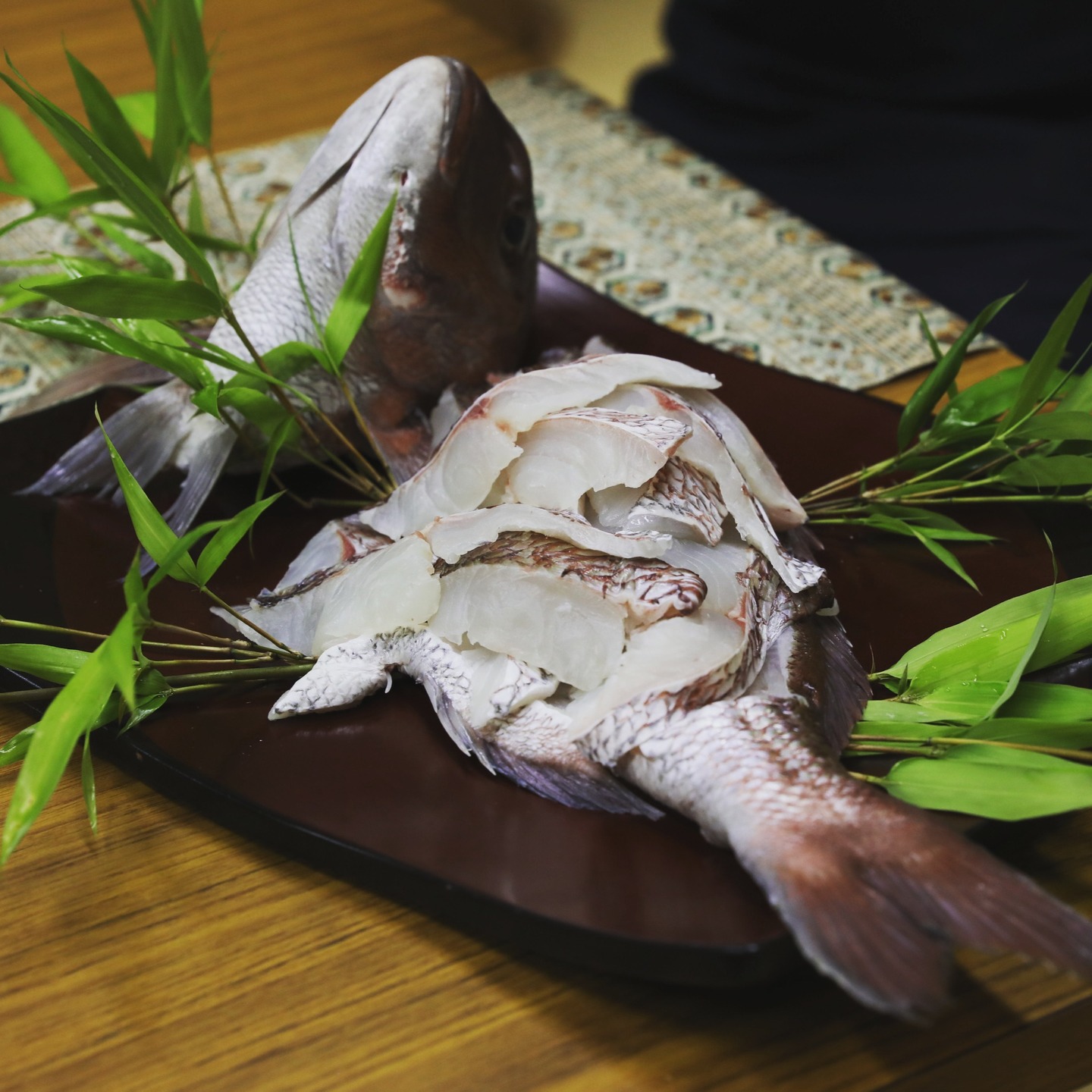 Japanese cuisine is an art. Cutting and decorating, see the details before you eat. Of course you can enjoy the special Japanese cuisine in our tour.
#tokaido #kakegawa #shizuoka #japanesecuisine #art #tokaido #greentea #sake #kaiseki #washoku