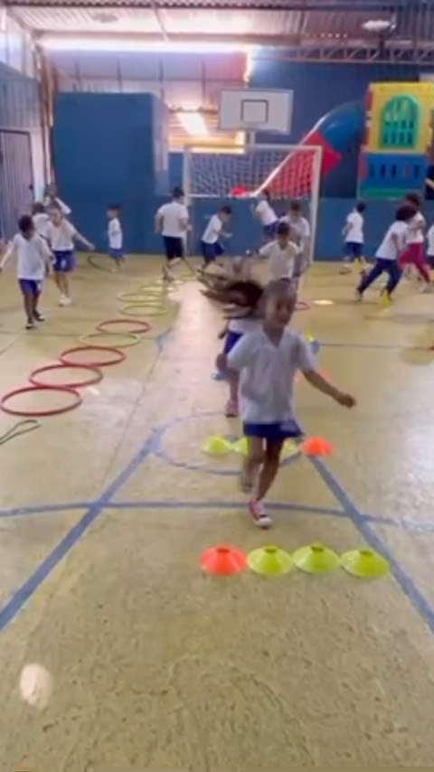 O Professor Daniel de educação física preparou uma aula com diversas atividades explorando diferentes movimentos e habilidades.
Muita energia, motivação e diversão garantida com essa turminha
#vemprorodhum