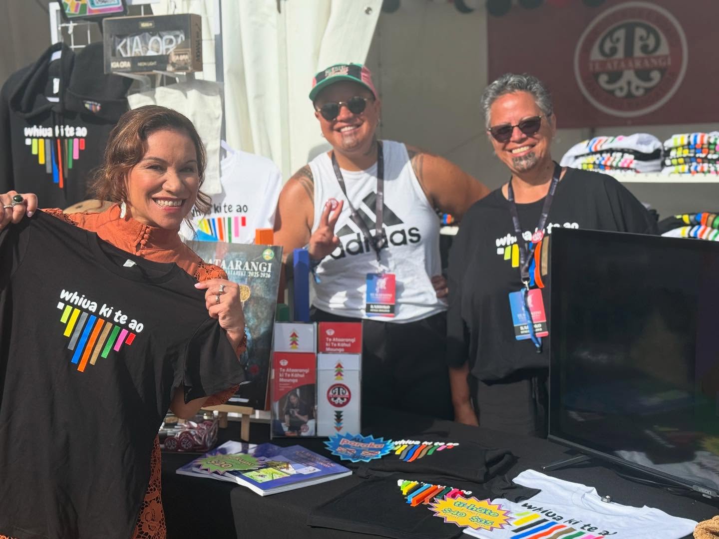 Te ataahua o te taenga mai o tētahi manuhiri rongonui ki te kōrero mō ngā mahi a Te Ataarangi!! Tēnā koe @stacedotcom enjoy your “Whiua ki te Ao” tee!! 🎥🥰🙌🏽🩷💚💛❤️✨
#teataarangi #tehuanui #kahuimaunga #tematatini #tereomāori #manuhiri