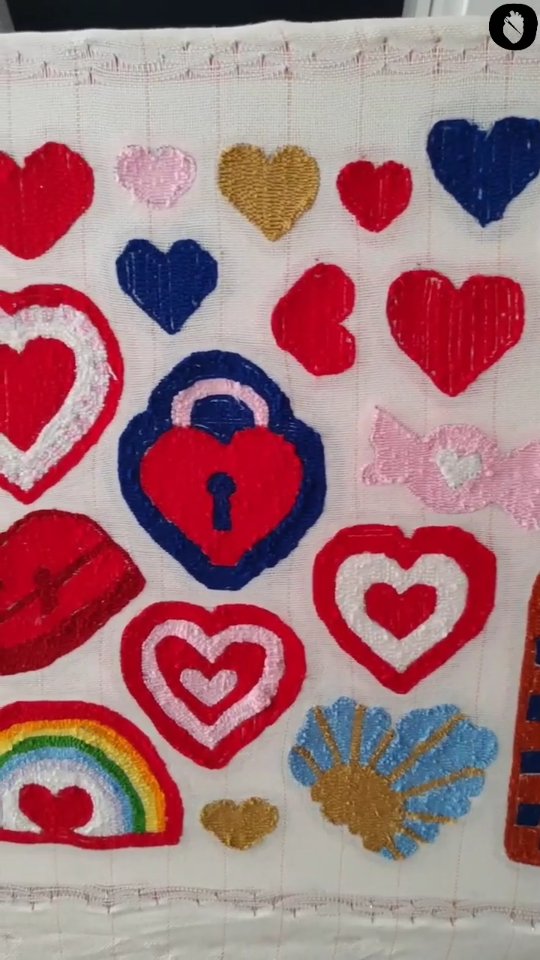 Avant / après tufting
#tufting #handmadewithlove #mulhouse #creationunique #handmadetextiles #slowdeco #slowmade #dmc #tuftingart #love