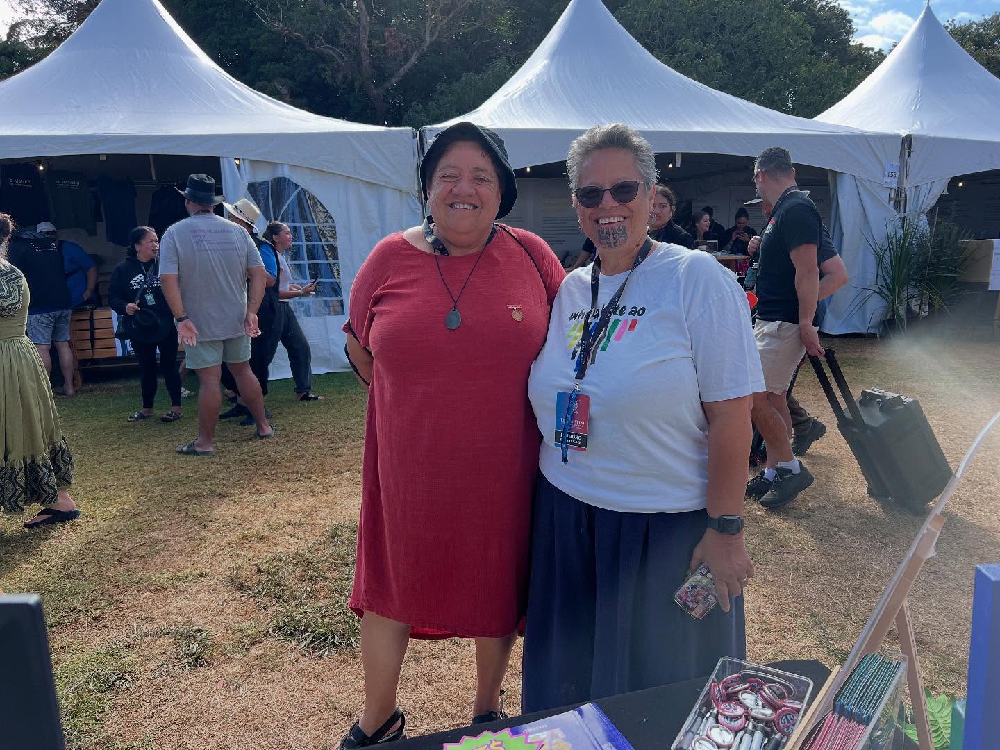 Whuuuuu!! Ana! Kātahi te rangi whakahirahira ko tēnā! 😵🤩🥹😎
Day 3 and the vibes were ooooon!! Two more days left to come down and check out our stall and soak in the ihirangaranga. 🩷✨🙌🏽🔥
#teataarangi #tematatini #taranaki #kāhuimaunga #whiuakiteao