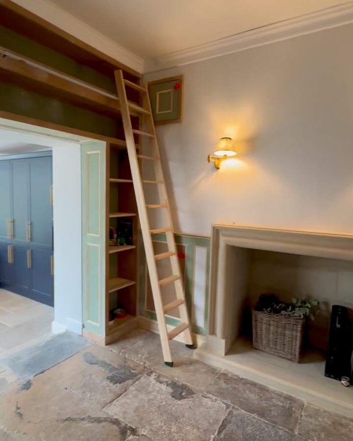 Just some photos of a recent dining/library room we built recently for the nicest clients. It's currently being painted and can't wait to see it all finished, I was trying to wait to post the photos but have used up my very limited patience 😅 A wrap around bookcase and panelling around the room, there's some little hidden secrets too but you'll just have to wait for those. A great job all round and ably assisted by @rivettjonpaul Lovely stuff #carpentry #library #books #bookcase #shelves #bath #bathuk #somerset #librarylife #storage #bespoke