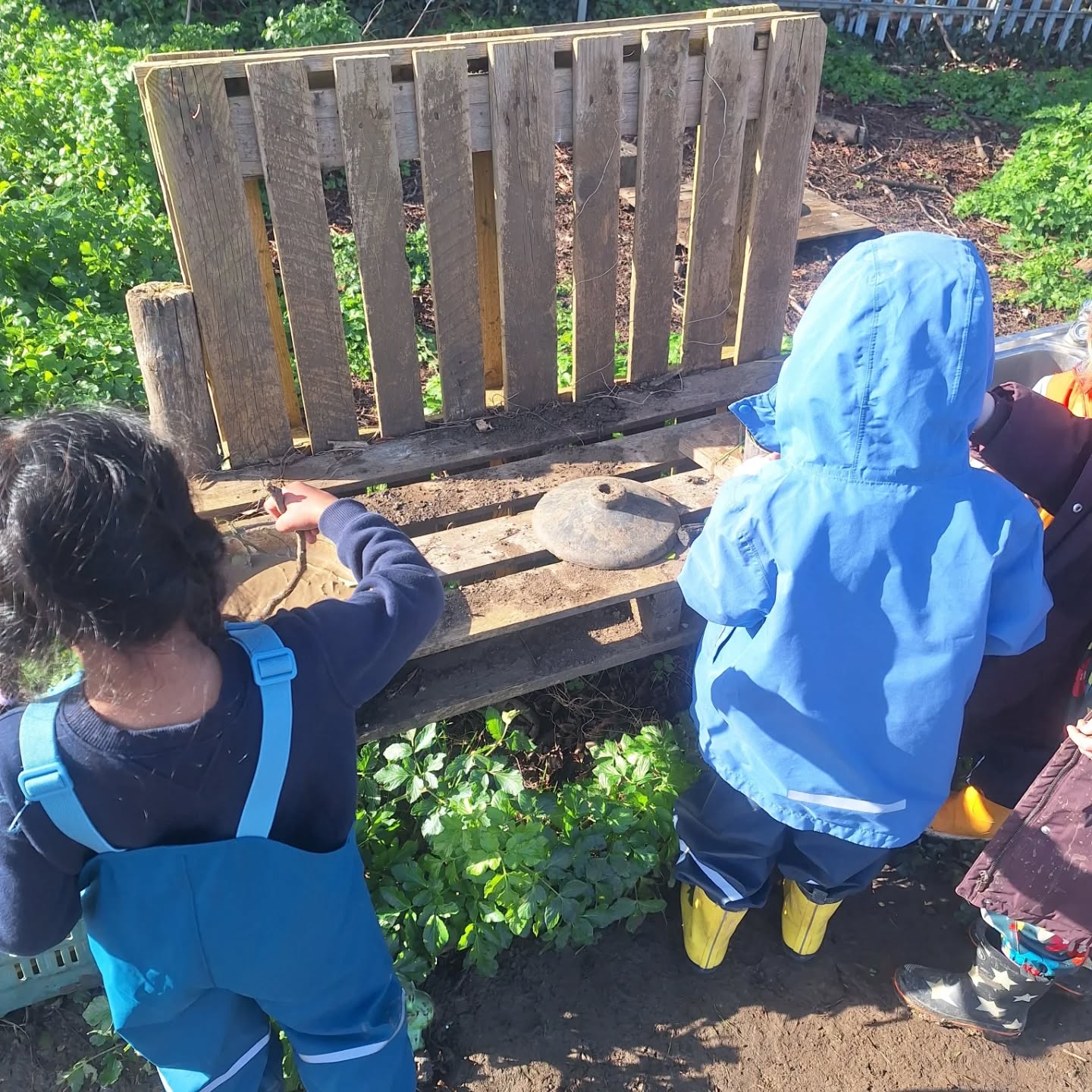 Spring is springing.
We've had children in their natural habitat pouring mud out their wellies, listening to stories about the birds and soaking up the spring sunshine.
We won't mention the cold rainy day in the middle of the week 😉...
#outdoorlearning #springtime