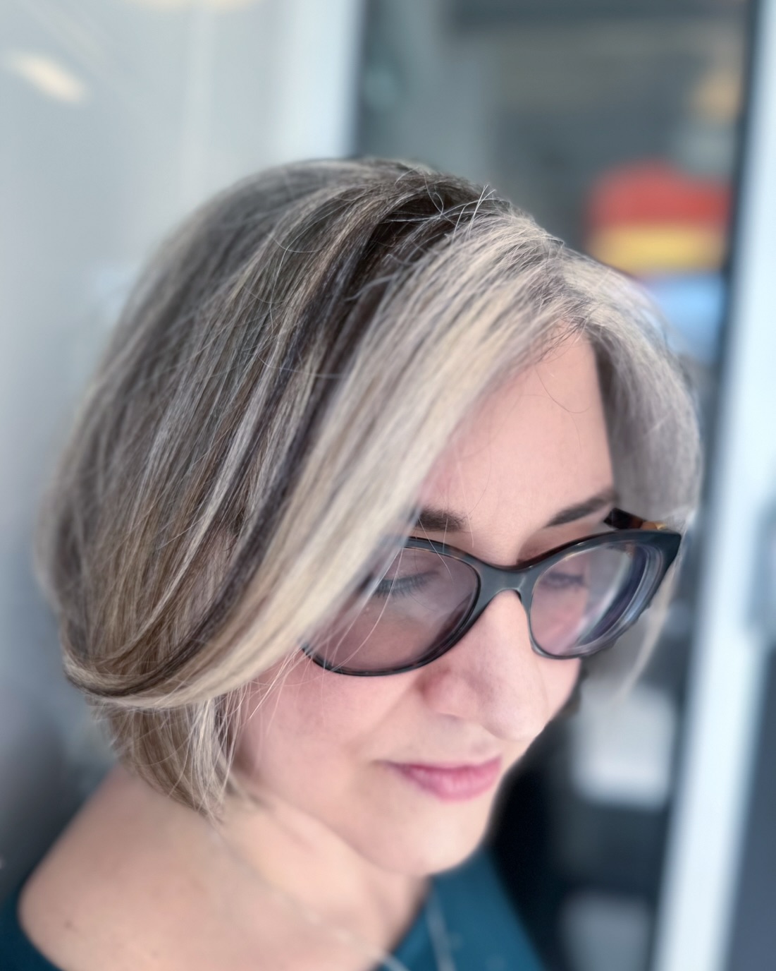 ✨ Grey Blending, but Make it Edgy ✨
Who says blending greys has to be boring? Instead of covering them up, we embraced dimension with a mix of soft highlights and bold lowlights to create a natural, lived-in look that grows out seamlessly. Paired with a textured bob, this color is low-maintenance but still fun, and fresh. ⚡️
Whether you’re ready to blend your greys or just switch up your look, let’s create something uniquely you!
#GreyBlending #DimensionalColor #LivedInHair #RaleighHairstylist #TexturedBob #ShortHairMagic #RaleighSalon #EffortlessBeauty #GreyCoverage #HairAlchemy #FunAndEdgy #LowMaintenanceHair #NCStylist #EnchantmentHaircraft #BrunetteBalayage #BlondeBalayage #HealthyHairJourney #WitchyHairVibes #RaleighBeauty #WakeForestHair