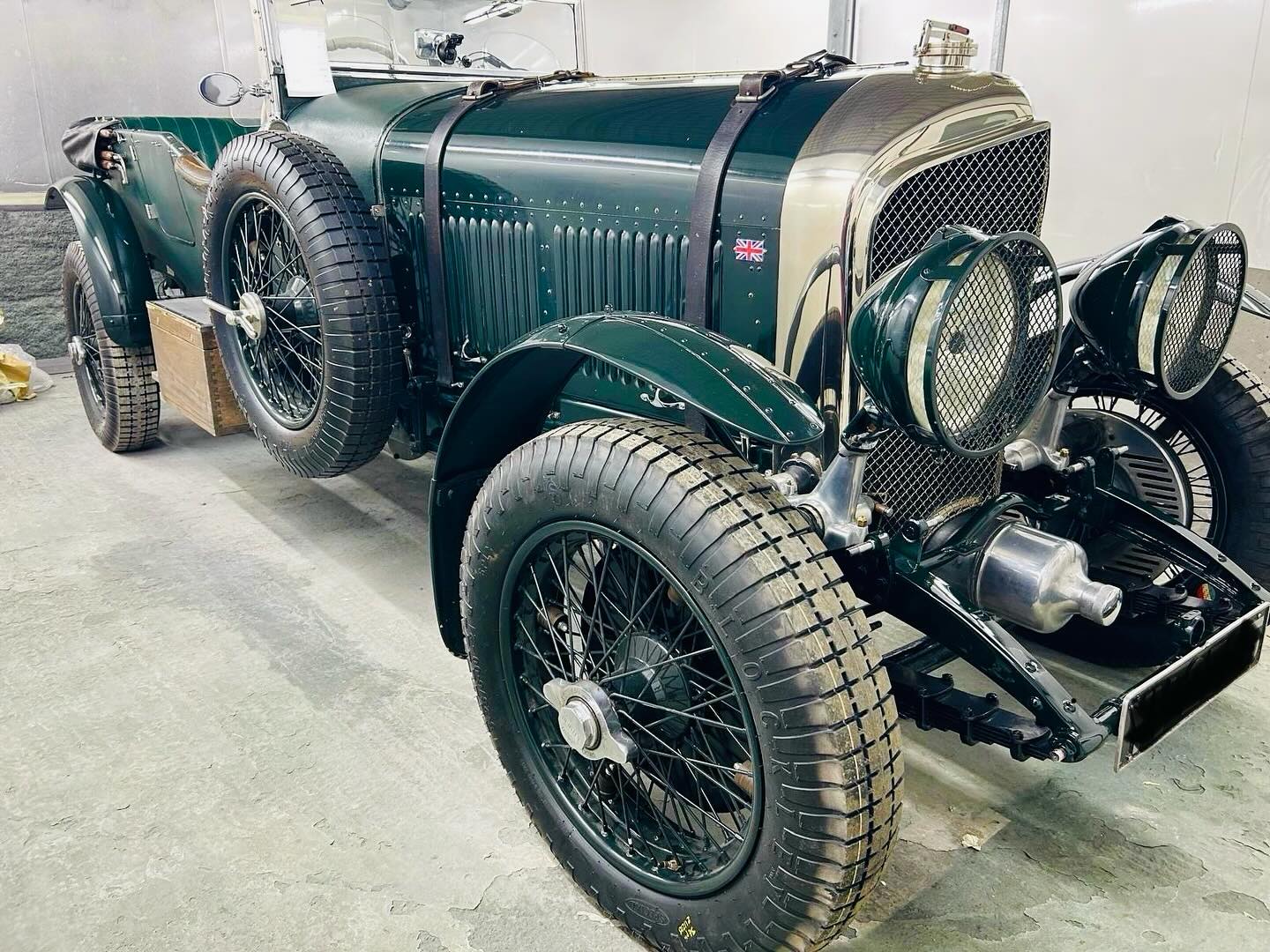 A beautiful Vintage Bentley in for some detailing ready for the Summer
.
.
#bentley #vintagebentley #classiccarsdaily #restoration #fabrication #paintwork #carsofinstagram #vintagecars #photooftheday #vintage