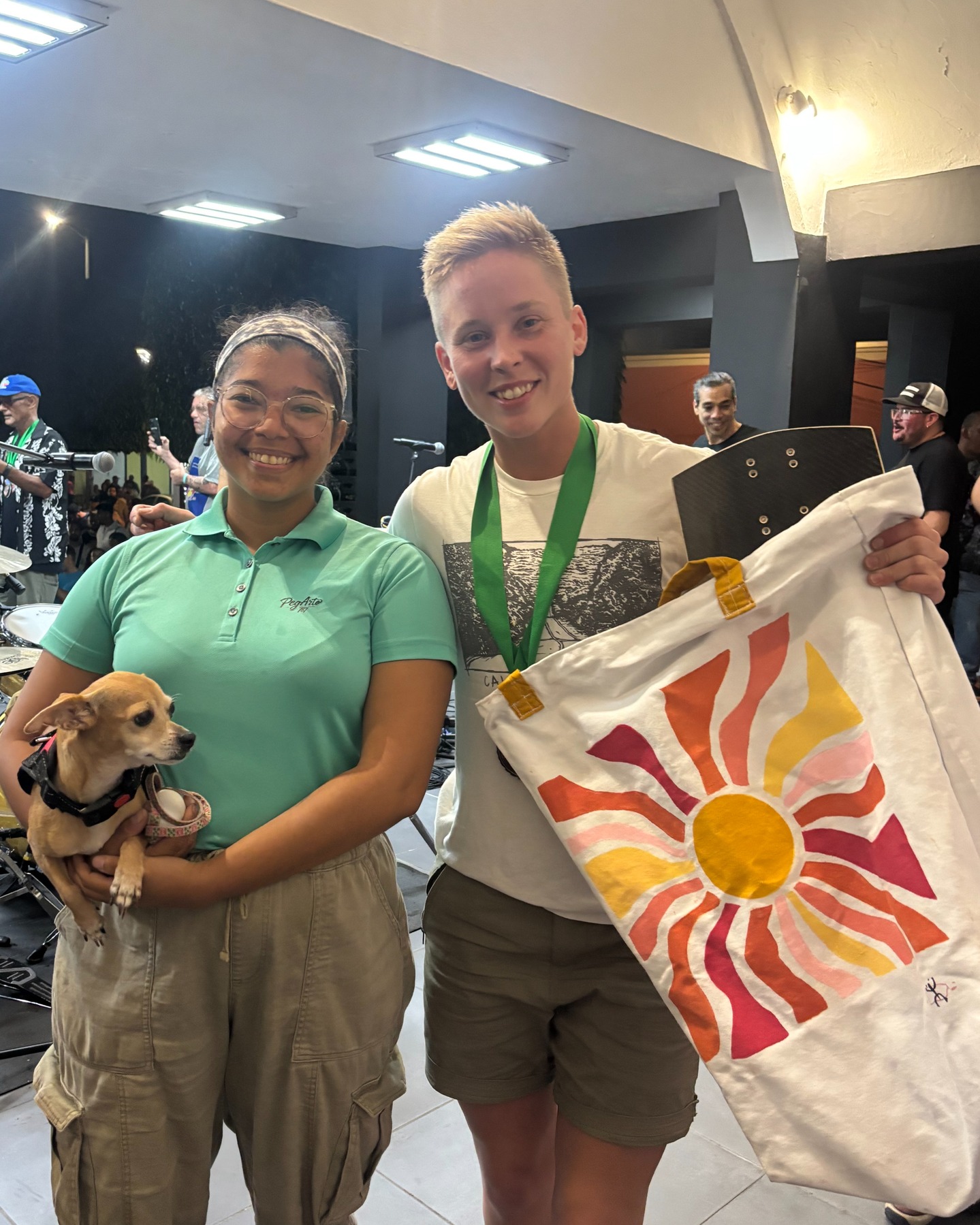 🏆✨ ¡Felicidades a Alicia Fillback por su increíble desempeño en Pirate Downhill 2025! 🛹🔥 Su talento y esfuerzo la llevaron al primer lugar, y nos encanta que haya recibido el primer y unico convertible totebag de PegArte787 como parte de su premio.
Si tú también quieres lo mejor para alguna ocasión, visítanos y encuentra piezas únicas hechas con pasión. ¡Apoya lo artesanal y lleva contigo algo especial! ✨🛍️
#Ganadora #ArtesaníaÚnica #Downhill #HechoConAmor #pegarte787
——————————————————————————-
Congratulations to Alicia Fillback for her incredible performance in Pirate Downhill 2025! 🛹🔥 Her talent and effort led her to first place, and we love that she received the first and only totebag convertible from PegArte787 as part of her award.
If you also want the best for some occasion, visit us and find unique pieces made with passion. Support craftsmanship and take something special with you! ✨🛍️
#Ganadora #ArtesaníaÚnica #Downhill #HechoConAmor #PegArte787