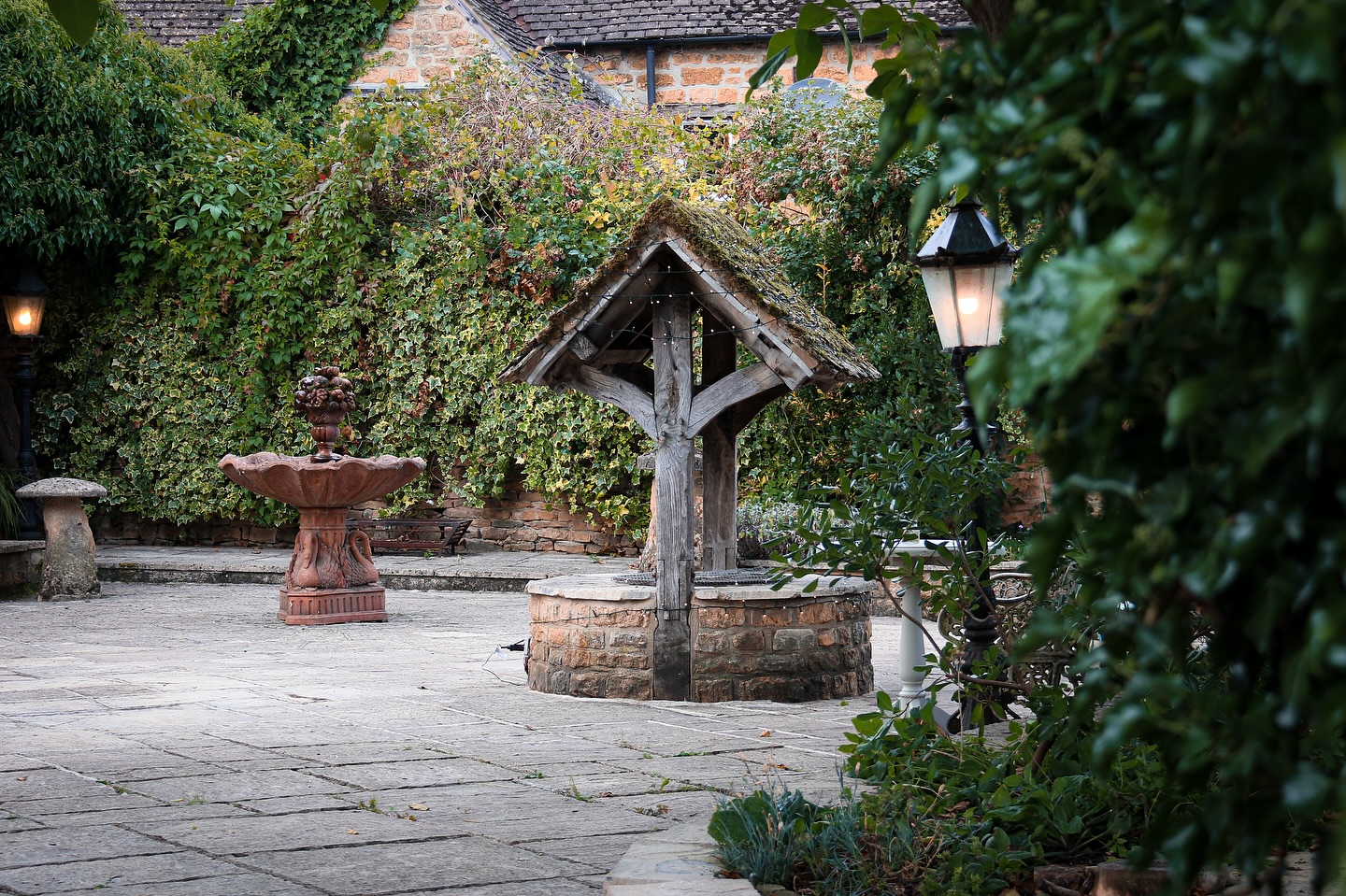 Longer days and warmer evenings are just around the corner, and we couldn’t be more excited! ☀️
Did you get to experience our beautiful adults-only courtyard last year? We’re looking forward to reopening this tranquil space for you to enjoy. Bring on the warm afternoons and light-filled evenings! 🍹 🍔