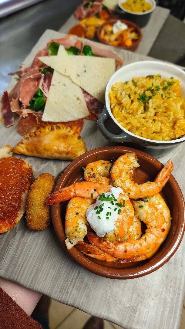 José ce donne du mal pour vous régaler 👍
Venez profiter de ses bons plats tous les midi du mardi au vendredi, et de ses tapas du jeudi au samedi.
Ça se passe au Pic adore - 46 rue du jard 51100 REIMS
#cuisine #vapeur #cuisinemaison #restaurantreims #tapas #reimsmaville