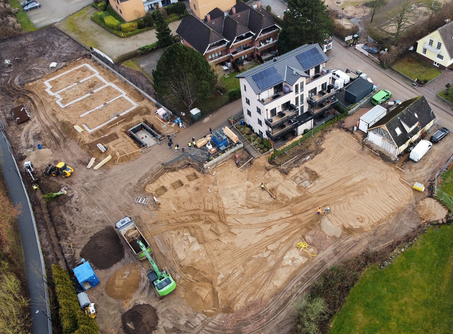 Hey! Schaut mal, was hier wieder gebaut wird! 👍🏼
Heute stellen wir euch unser neues Projekt in #Scharbeutz vor. Auf diesen Flächen entstehen drei neue Häuser mit vielen Wohneinheiten.
Wer uns schon länger folgt weiß, dass wir schon erfolgreich dort gebaut haben und die Feriengäste sich richtig wohlfühlen ➡️ @mybalticsea
Da bekommt man doch gleich Lust auf Meer, oder? 🌊
#mybalticsea #baustellenupdate #neubau #wohnungen #ferienwohnung #siedlung #borgerdingheese #Scharbeutz #luebeckerbucht #ostsee #urlaubammeer