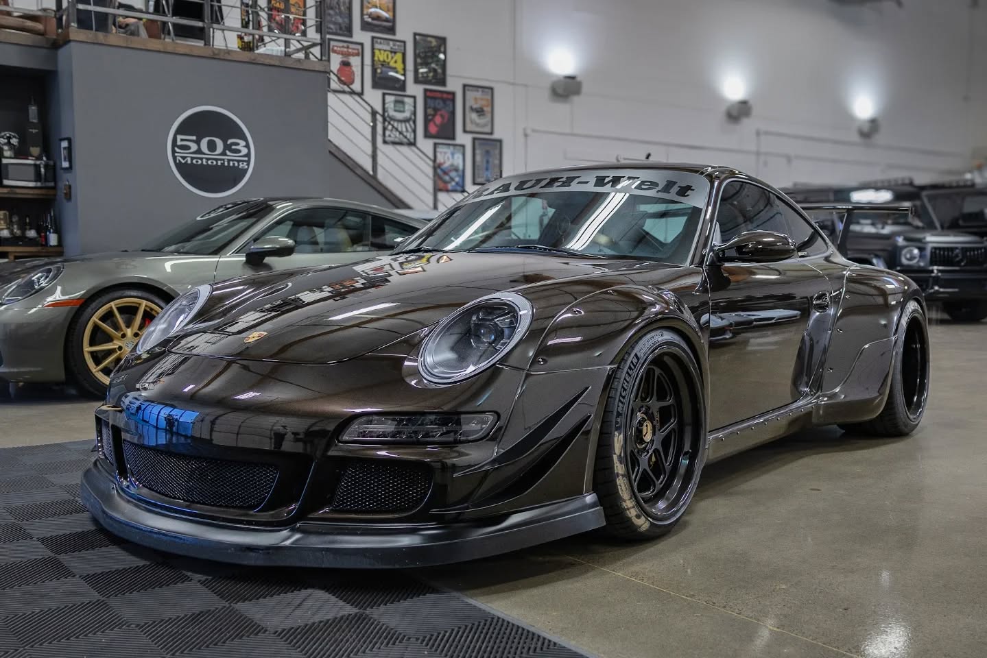 Some cars just look like they're going fast 💨💨
I had the amazing opportunity to shoot @503tim's RWB at his facility @503motoring the other week. I also got the chance to try my hand at some more interview content so stay tuned for that coming from @antigravitybatteries social media channels in the coming week!
@rwb_usa @rwb_rauhweltbegriff
#Porsche #RWB #503 #Fast #Carsofinstagram #Carculture #Carphotography #Canon