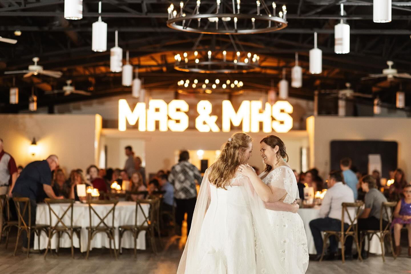 Two Brides. Two doctors. Two of the sweetest souls we’ve had the honor of working with. Married in Colorado and celebrated here in Kansas City. Love is such a beautiful thing! Emily & Stephanie’s Wedding Team: Coordinator: @weddingelegance - Jaimie Photographer: @caitlyncloudphotography Venue: @lonesummitranchevents Caterer: @brancatoscatering DJ: @dj_eric_james Photo Booth: @kcphotoboothco Cake: @cake_a_boo