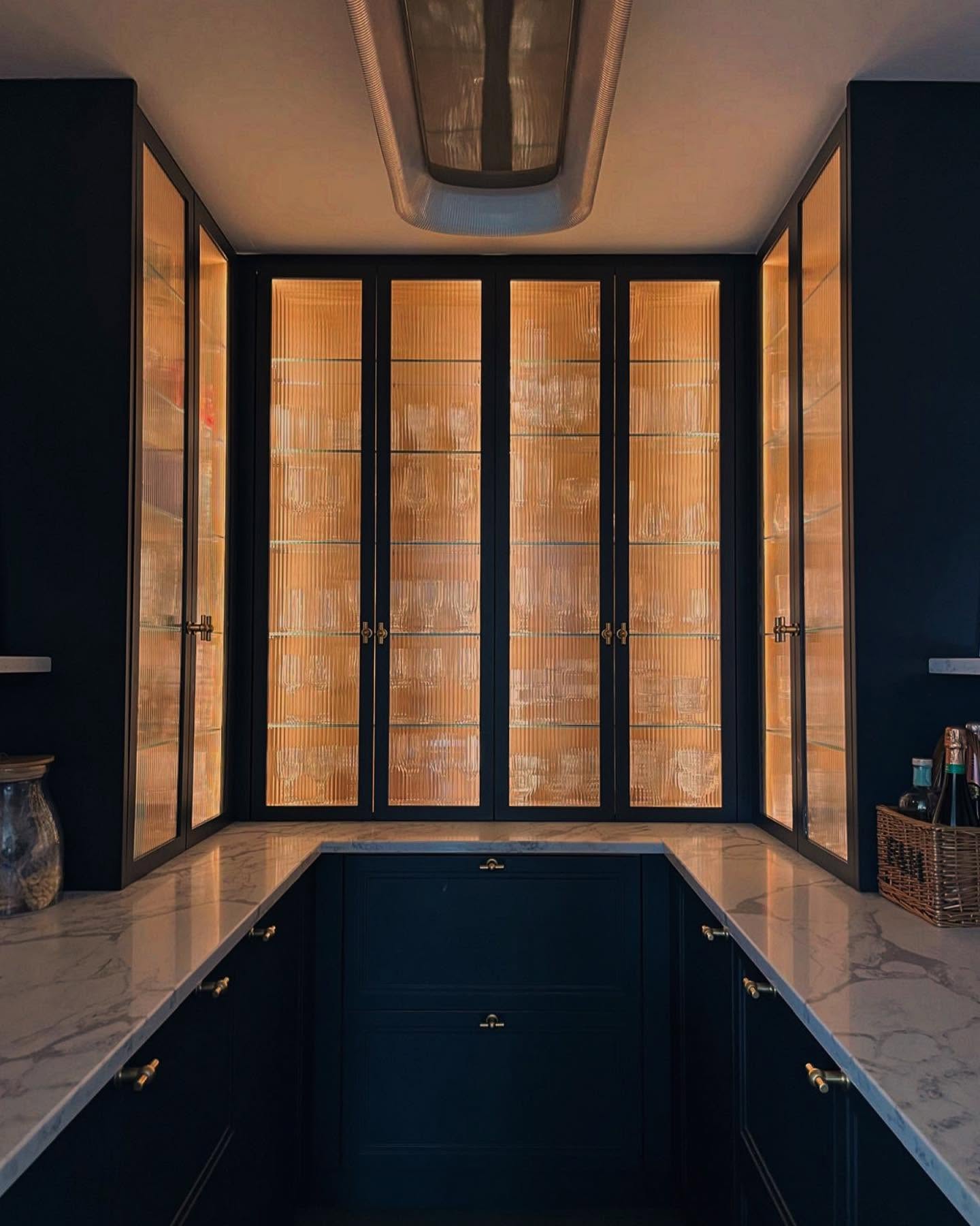 At Inwood Design we specialise in bespoke fitted cabinetry. What ever you want, where ever you want it we will make it fit. This example was taken from the larder room at a gorgeous property renovation we worked on in Oxford. What do you think?
#bespokecabinetry #cabinetry #bespoke #fittedfurniture #cabinetmaking #cabinetmakers #dorsetmakers #kitchendesign #kitchenstyle #kitchendecor #interiors #interiordesign #interiorstyling #housedecor #renovation #cabinetdesign #fittedunits #fittedcabinets #handmade