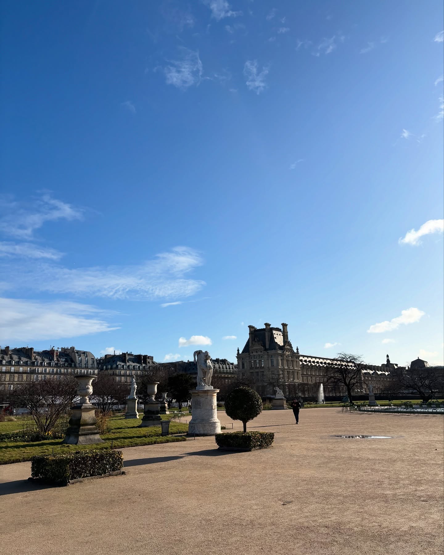 Winter break is winding down and the weather got the memo that spring is almost here 🤞🏼
#paris #parisfrance #parisnow #parisphoto #paristourisme #pariscity #parisjetaime #parismaville #paristourguide