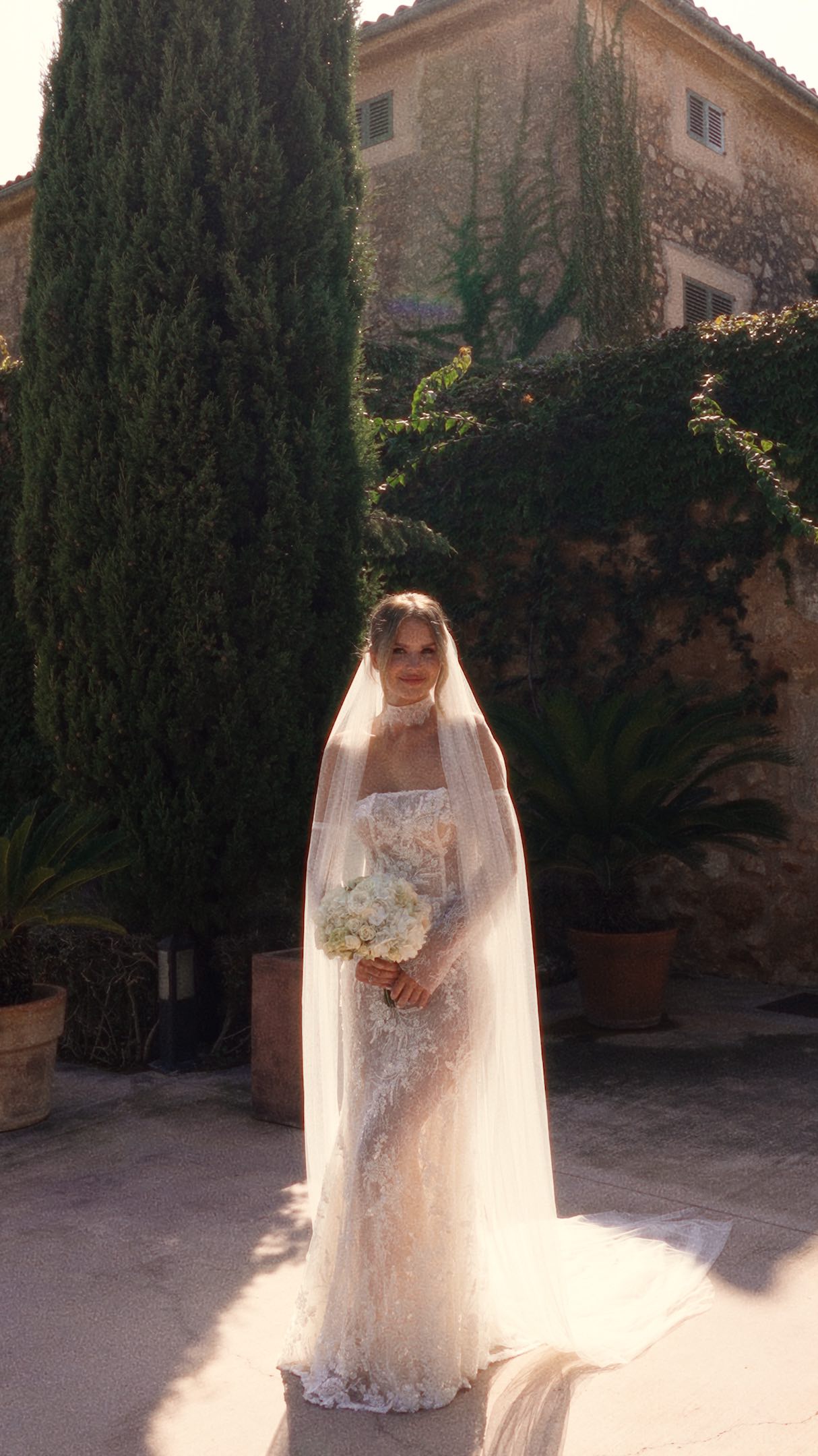 Love Potion Number 9 ✨
Watching Paulina & Tymoteusz’s wedding felt like drinking a love potion that sweeps you right off your feet. Just like the iconic song, their day was the perfect blend of fun, romance, and that special vibe that just takes over.
@kulaszka @tymjaneq
Oglądanie ślubu Pauliny i Tymoteusza było jak wypicie eliksiru miłości, który całkowicie cię oczarowuje.
Ich dzień był idealnym połączeniem zabawy, romantyzmu i wyjątkowej magii, która po prostu przejmuje kontrolę.
WP @trinity.weddings
Video @soul_weddings
Photo @adrianoliverphotography
Venue @fincasonmir
Deco @floristeria.es.brot
DJs @eventboutique_insta
Sax 🎷 @tonythesaxman
Vocalist @karol_chachurski
Sound @lomusic.es
F&B @foshcatering
MUA @kingajetkowskamakeup @patrycja_czarnecka_makeup
@izabella_hairstylist_mallorca @madonnasuknieslubne
#mallorcaweddingvideos #weddingfilmsmallorca #wedvibe #weddingfilms