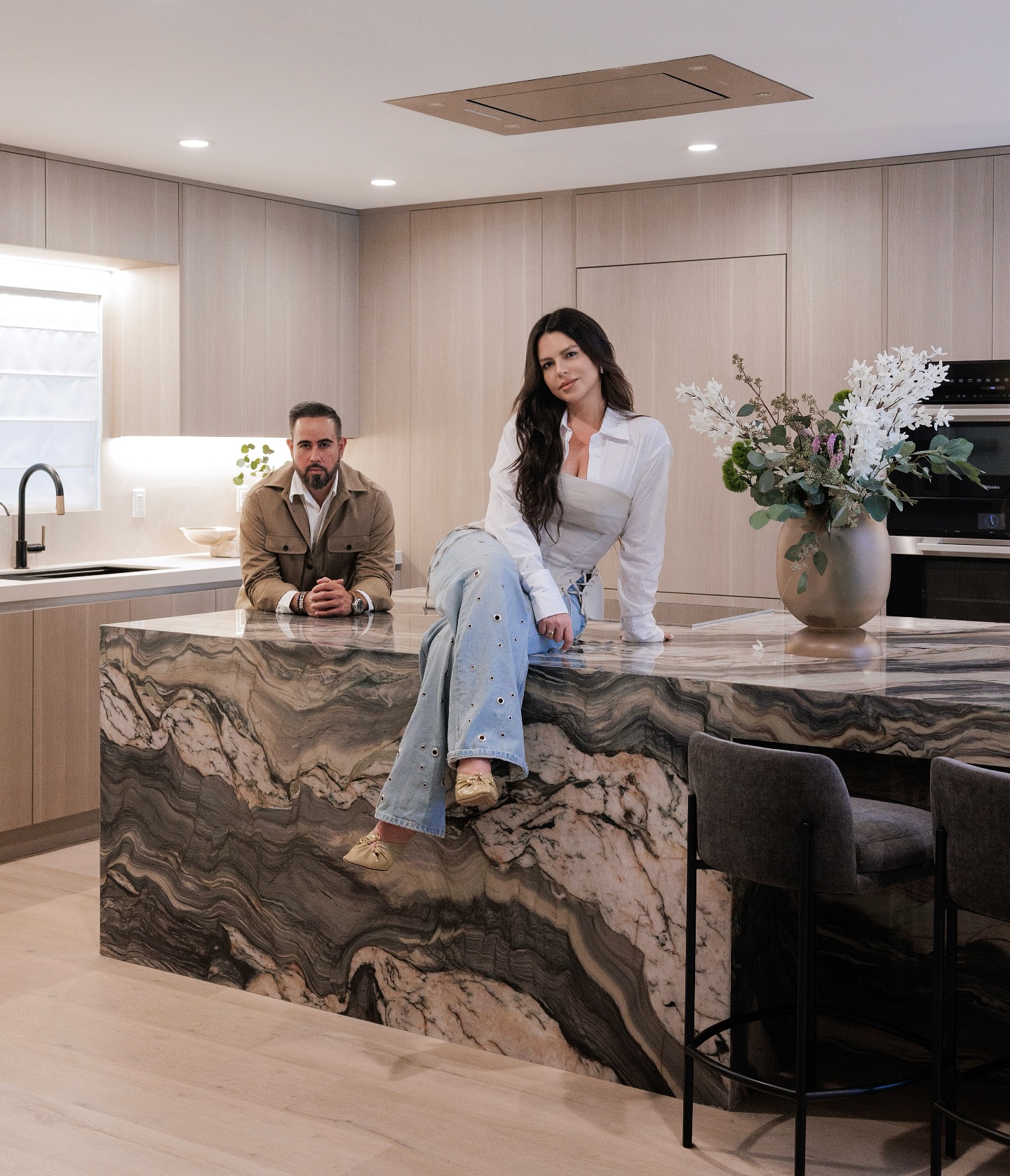 Great design starts with BOLD(T) choices ⚡️ #BoltLiving #interiordesigner #designbuild #homedesign
📧 hello@boltliving.com
.
.
.
@danipadron
📸 @vombagram
.
.
.
#interiordesign #miamidesign #interiordesignmiami #customhome #bespokehome #newconstruction #remodel #realestatedevelopment #interiorhome #design #homestyle #luxuryhomes #homeinterior #luxuryliving
.